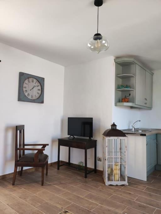 One-Bedroom House photo 3