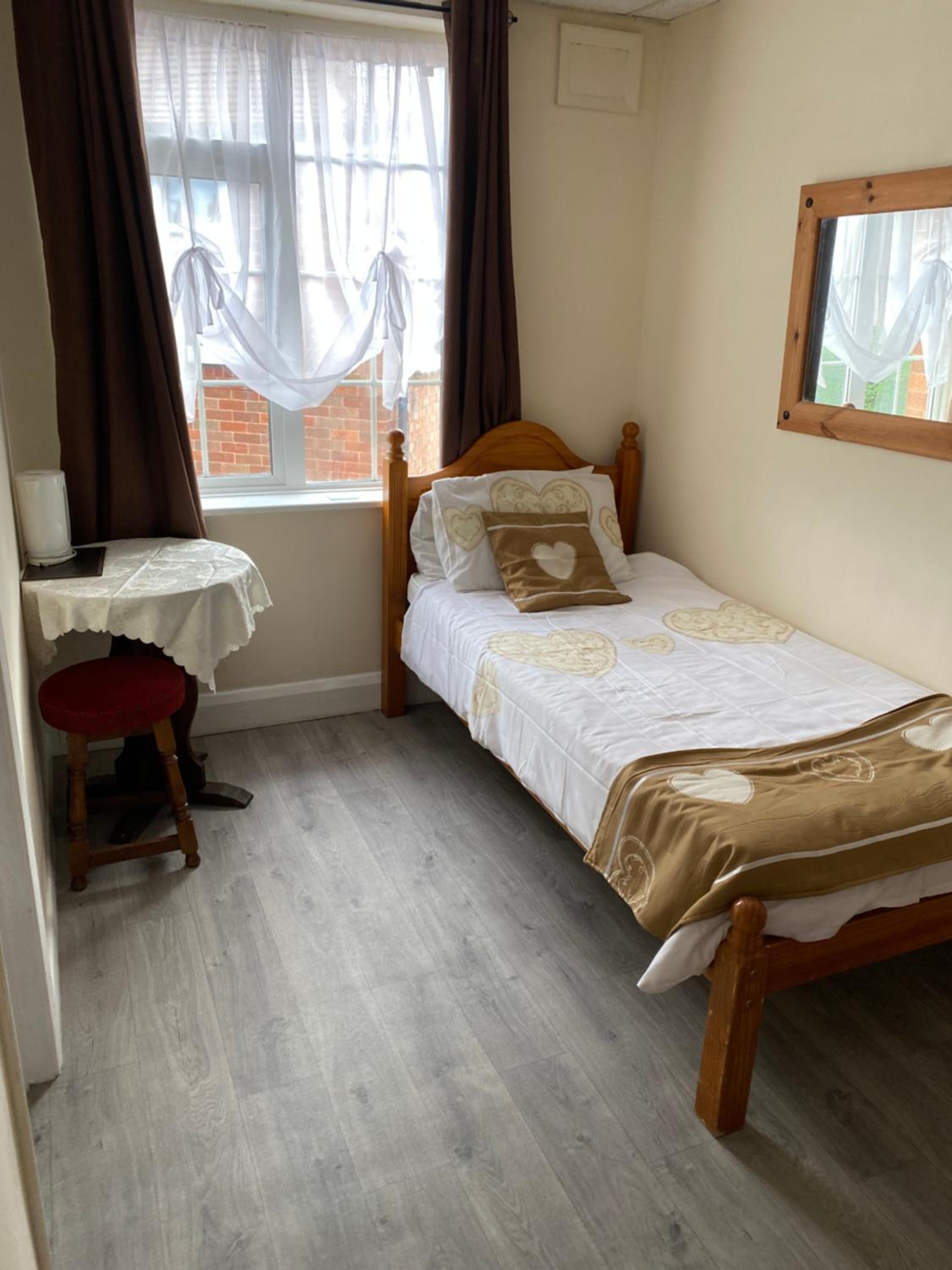 Single Room with Private Bathroom photo 1