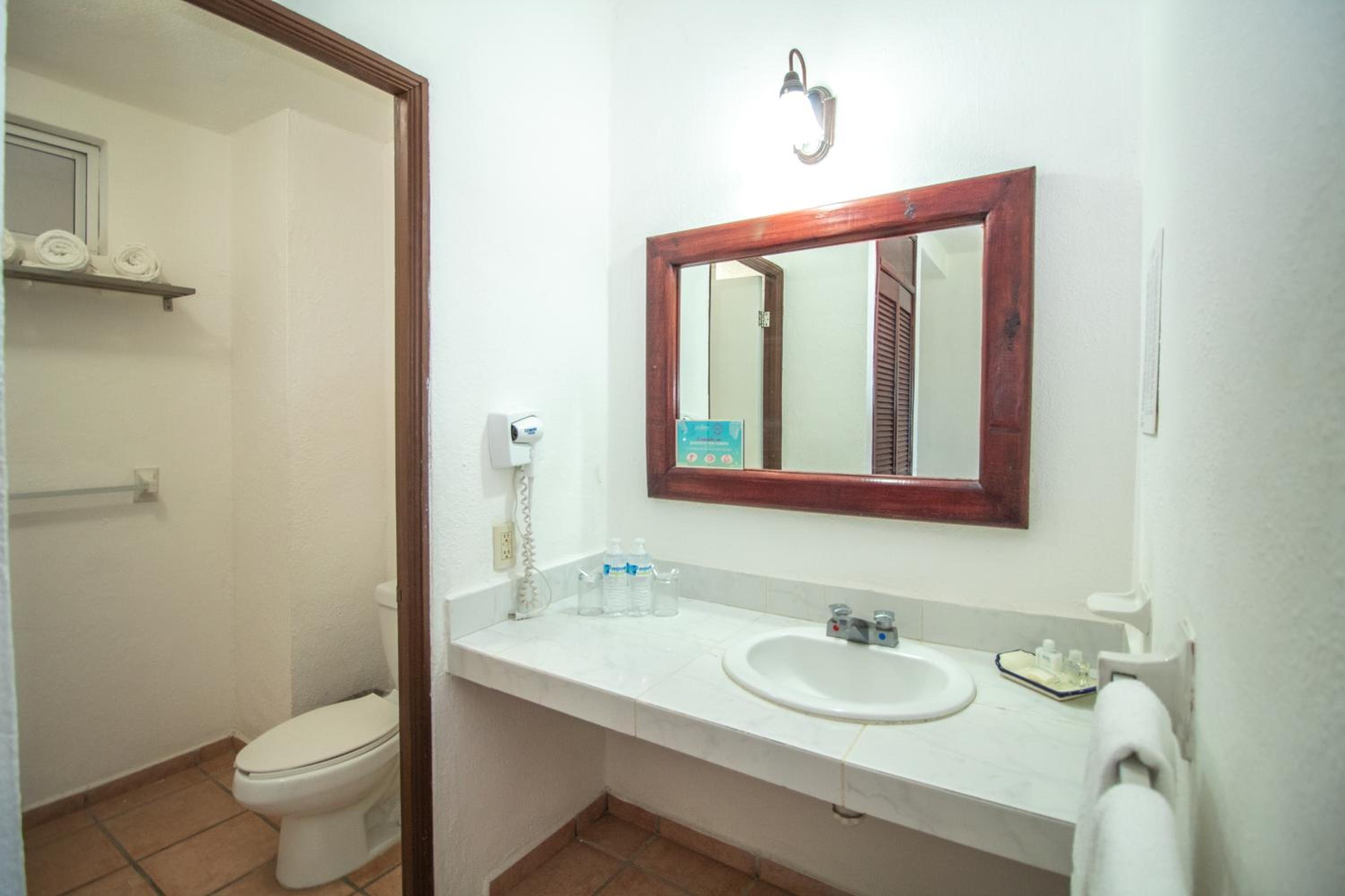 Standard King Room - Photo 4