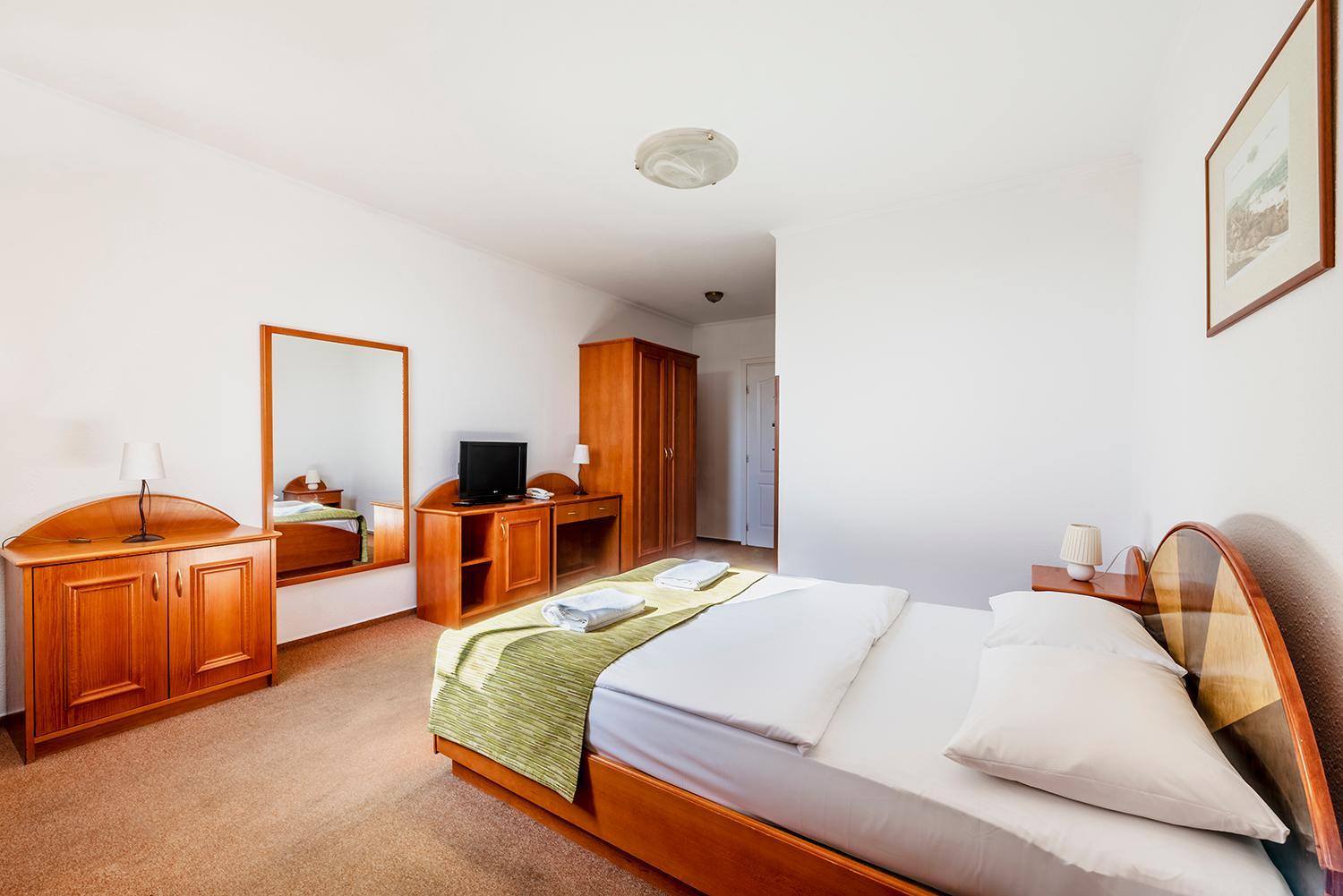 Double or Twin Room - Photo 4
