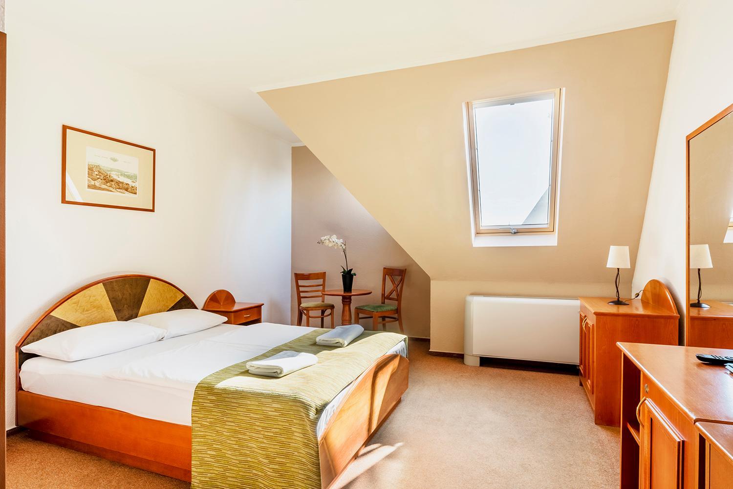 Double or Twin Room - Photo 5