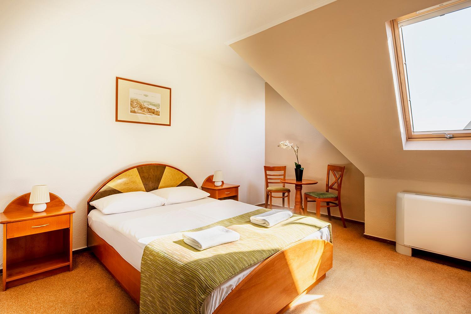 Double or Twin Room - Photo 6