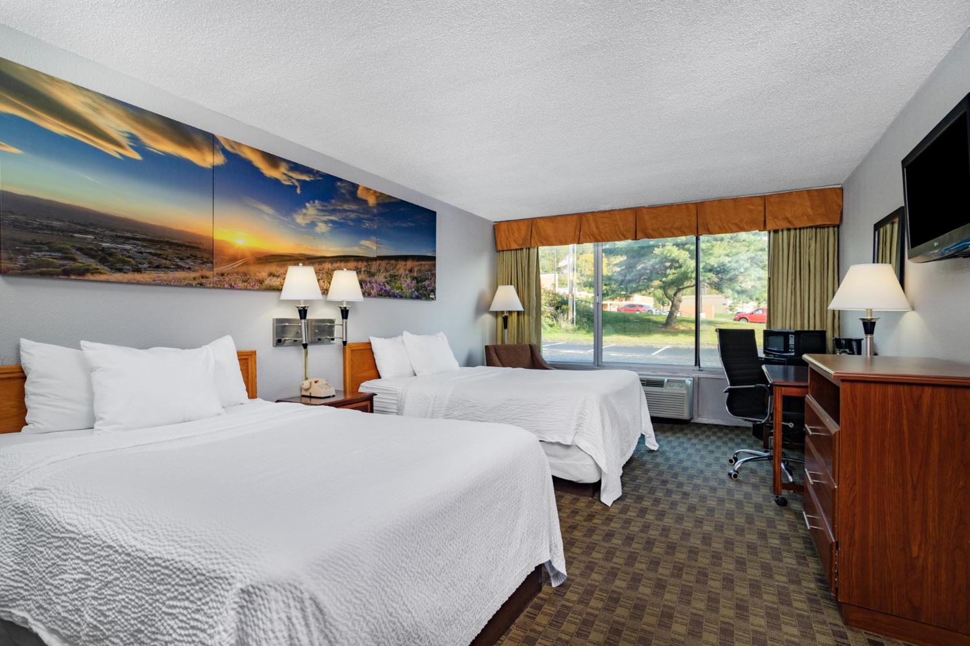 Room with Two Double Beds - Non-Smoking photo 3