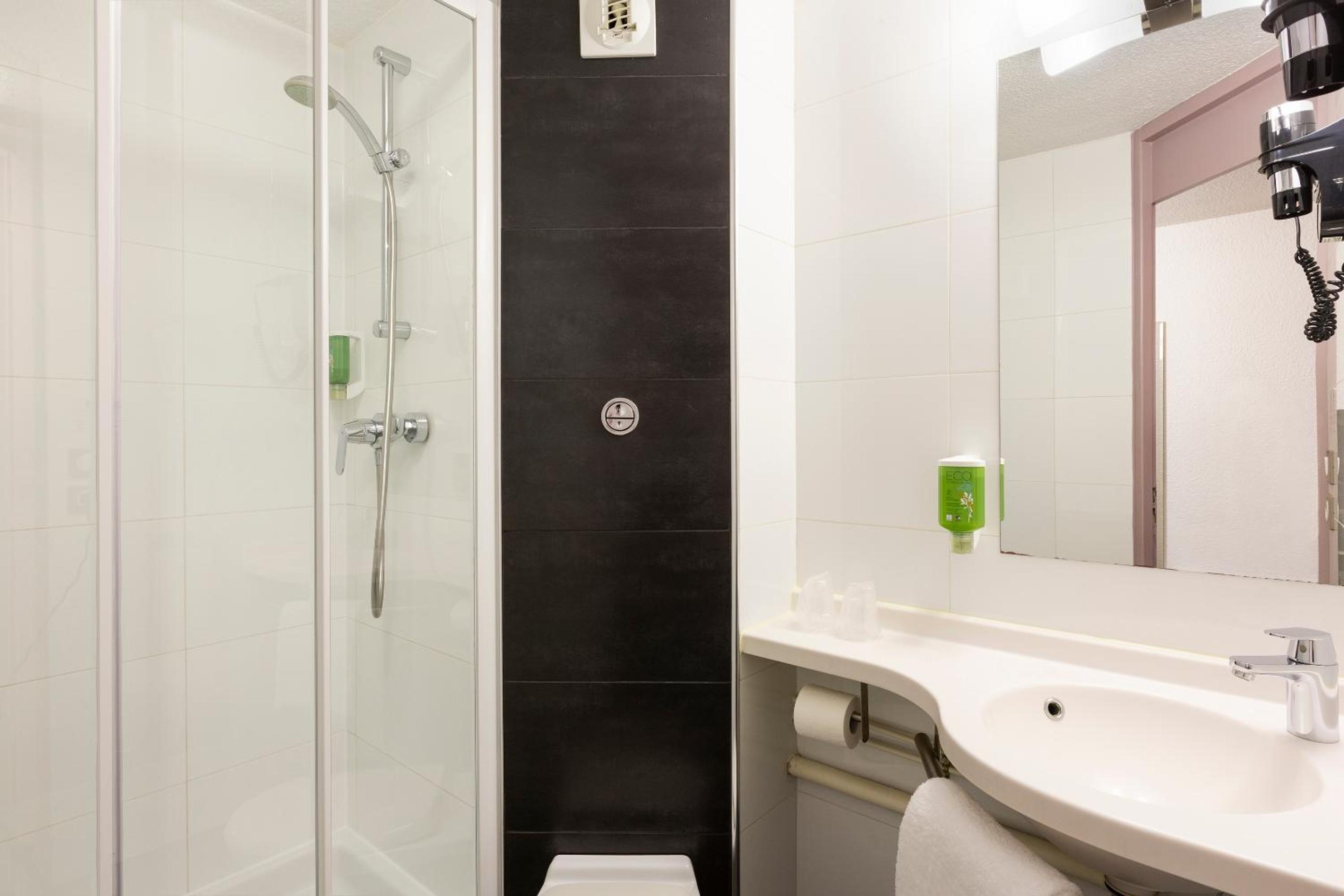 Double Room - Photo 17
