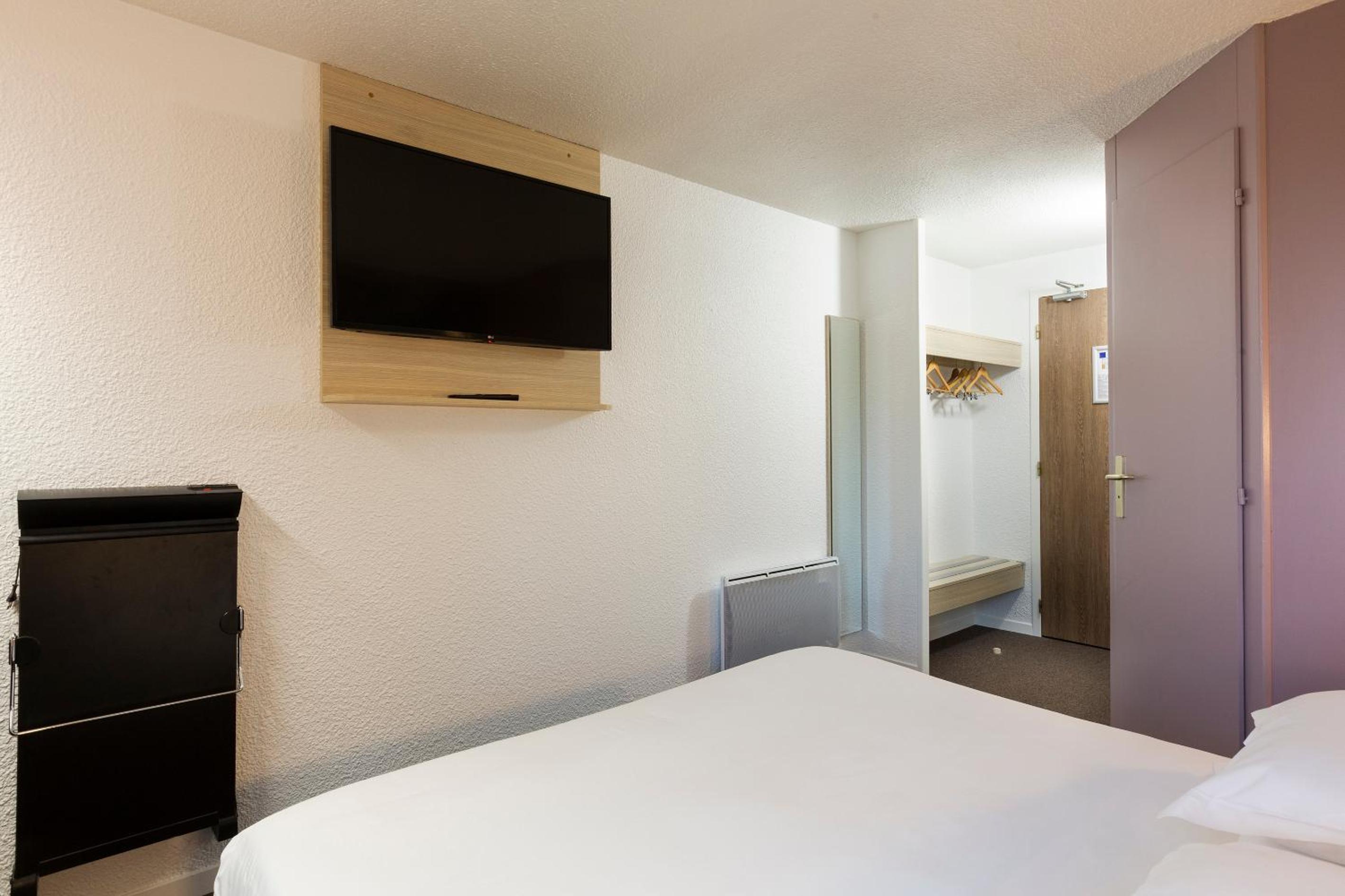 Double Room - Photo 11