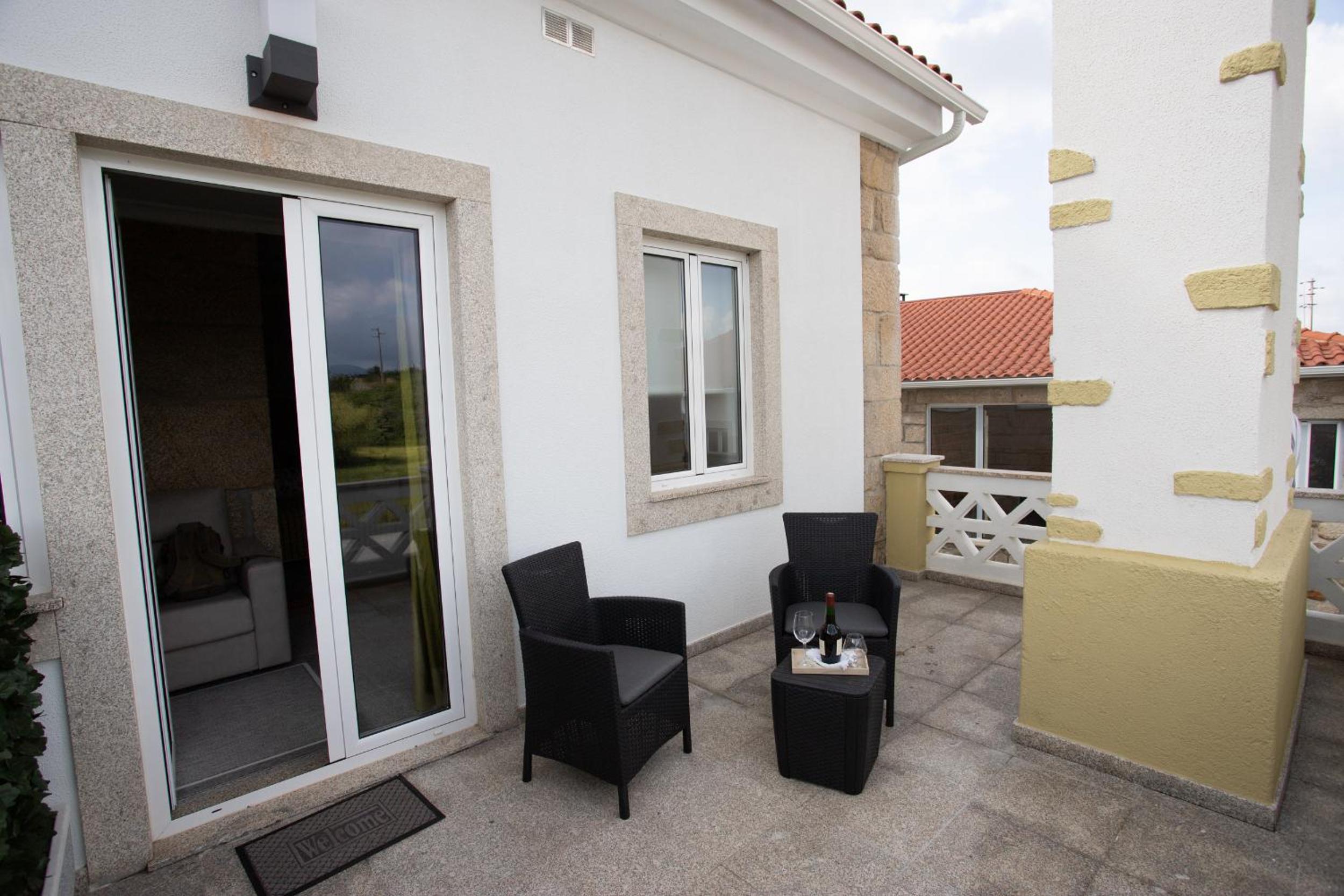 Suite with Balcony - Photo 6