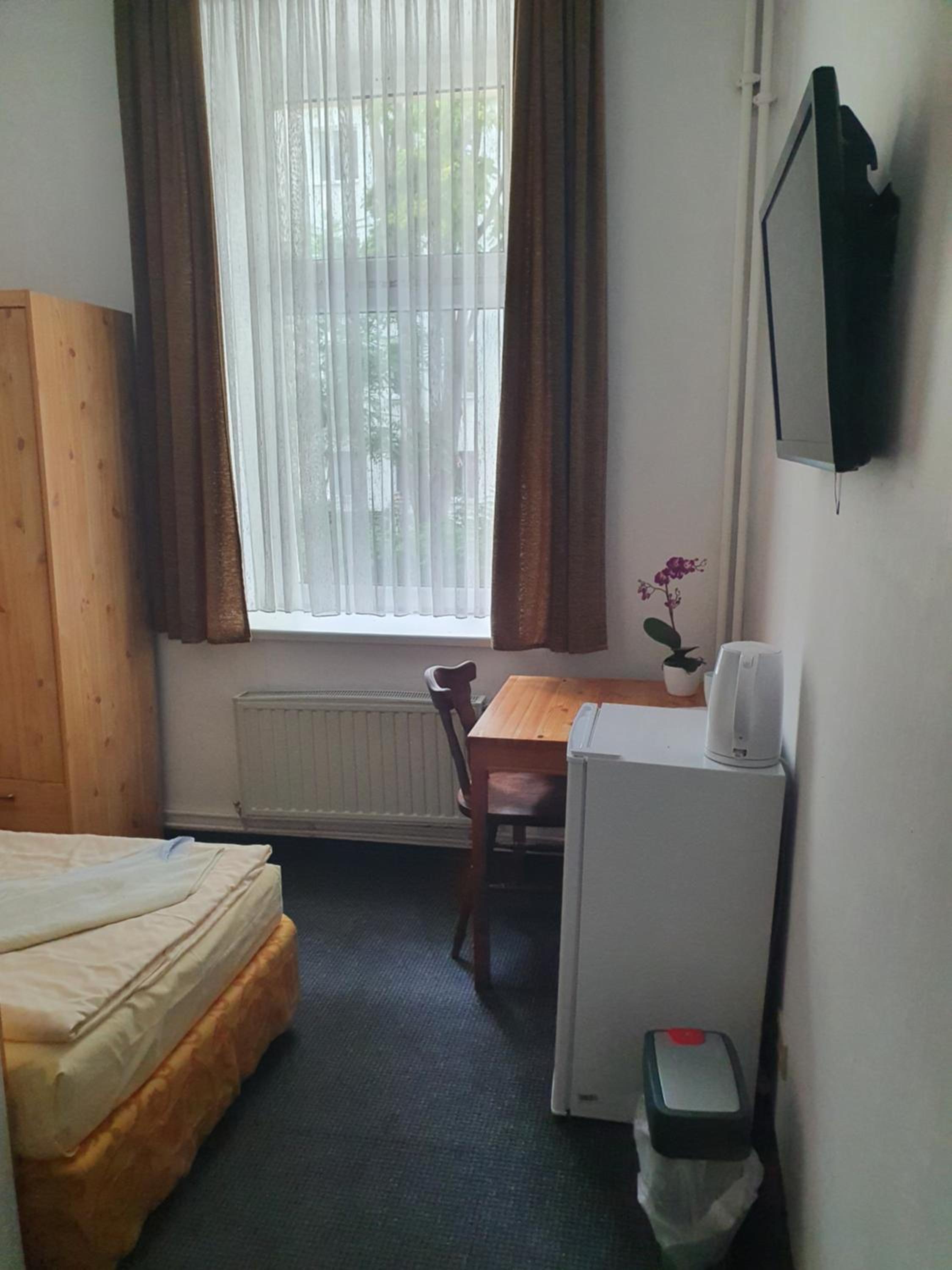 Single Room photo 2