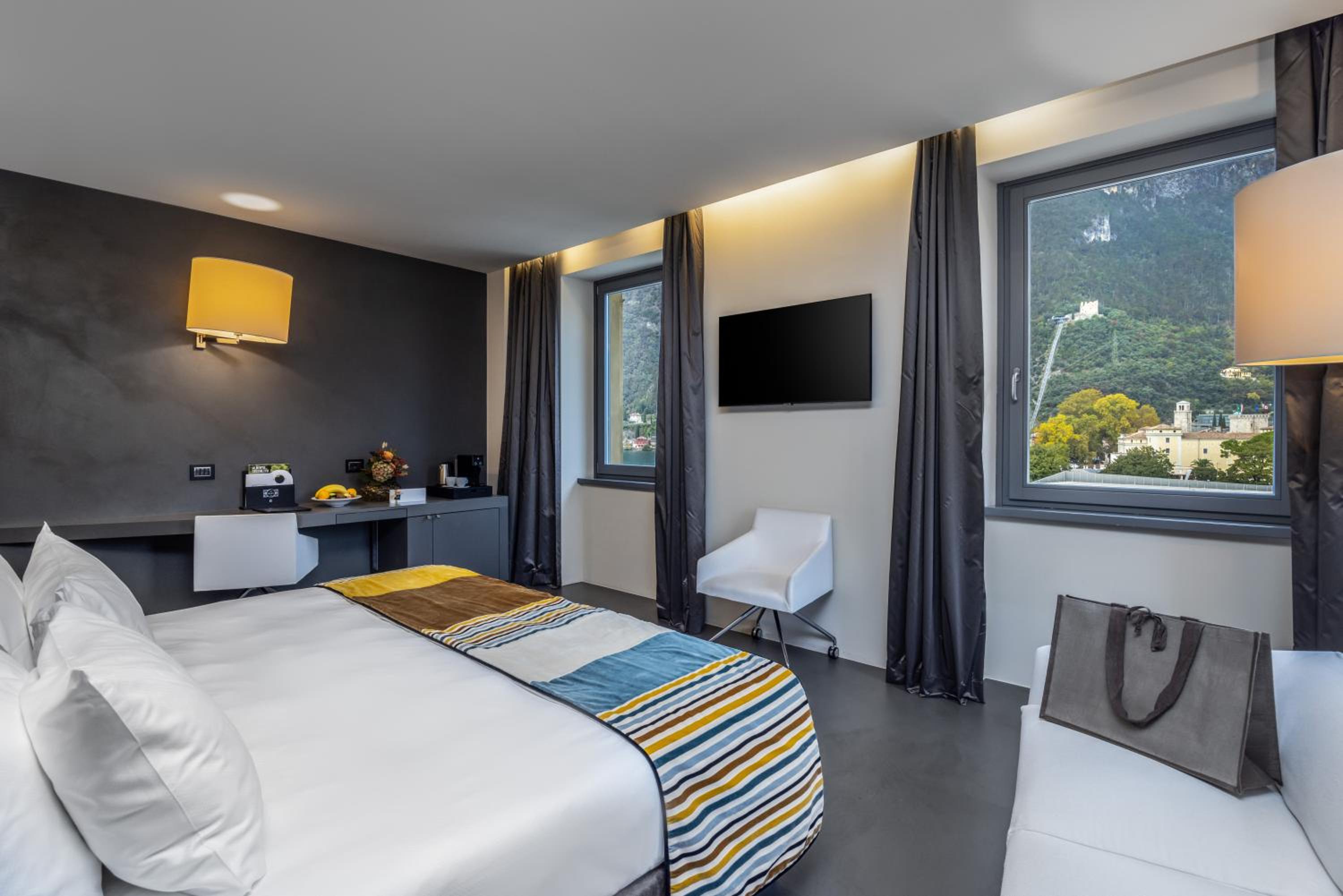 Deluxe Double or Twin Room with Garden View - Photo 1