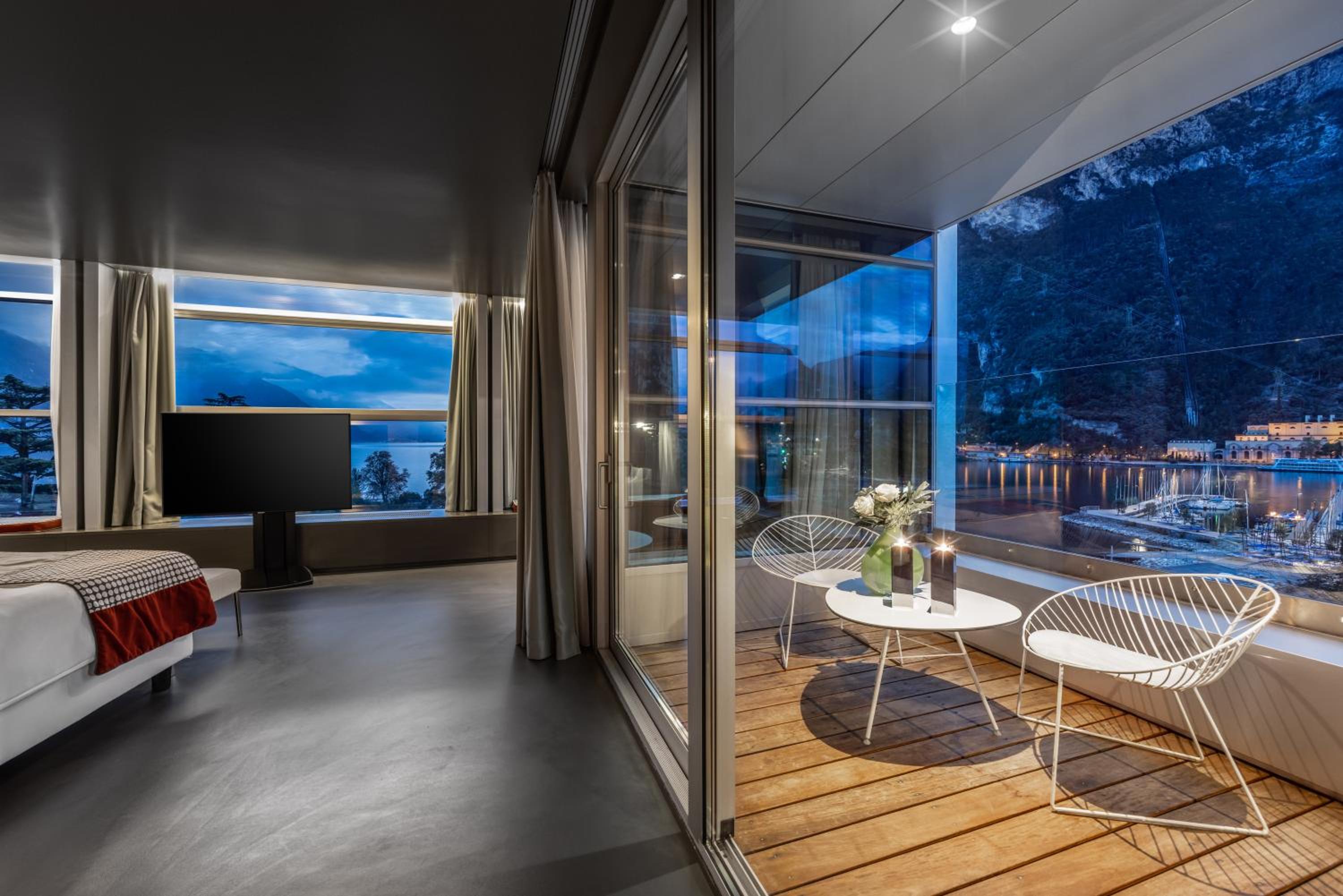 Executive Suite - Photo 4