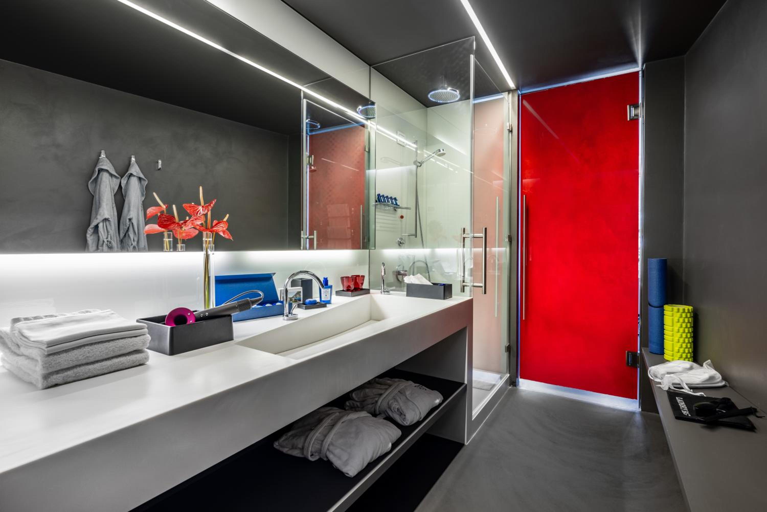 Executive Suite - Photo 8