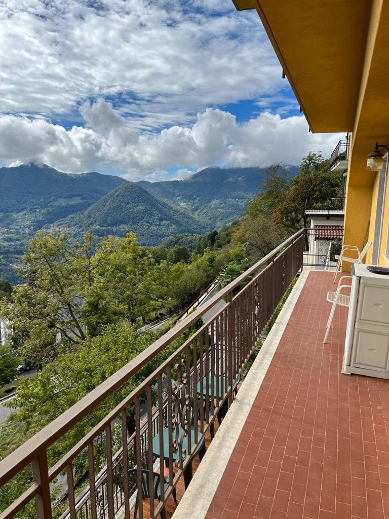 Apartment with Balcony photo 2