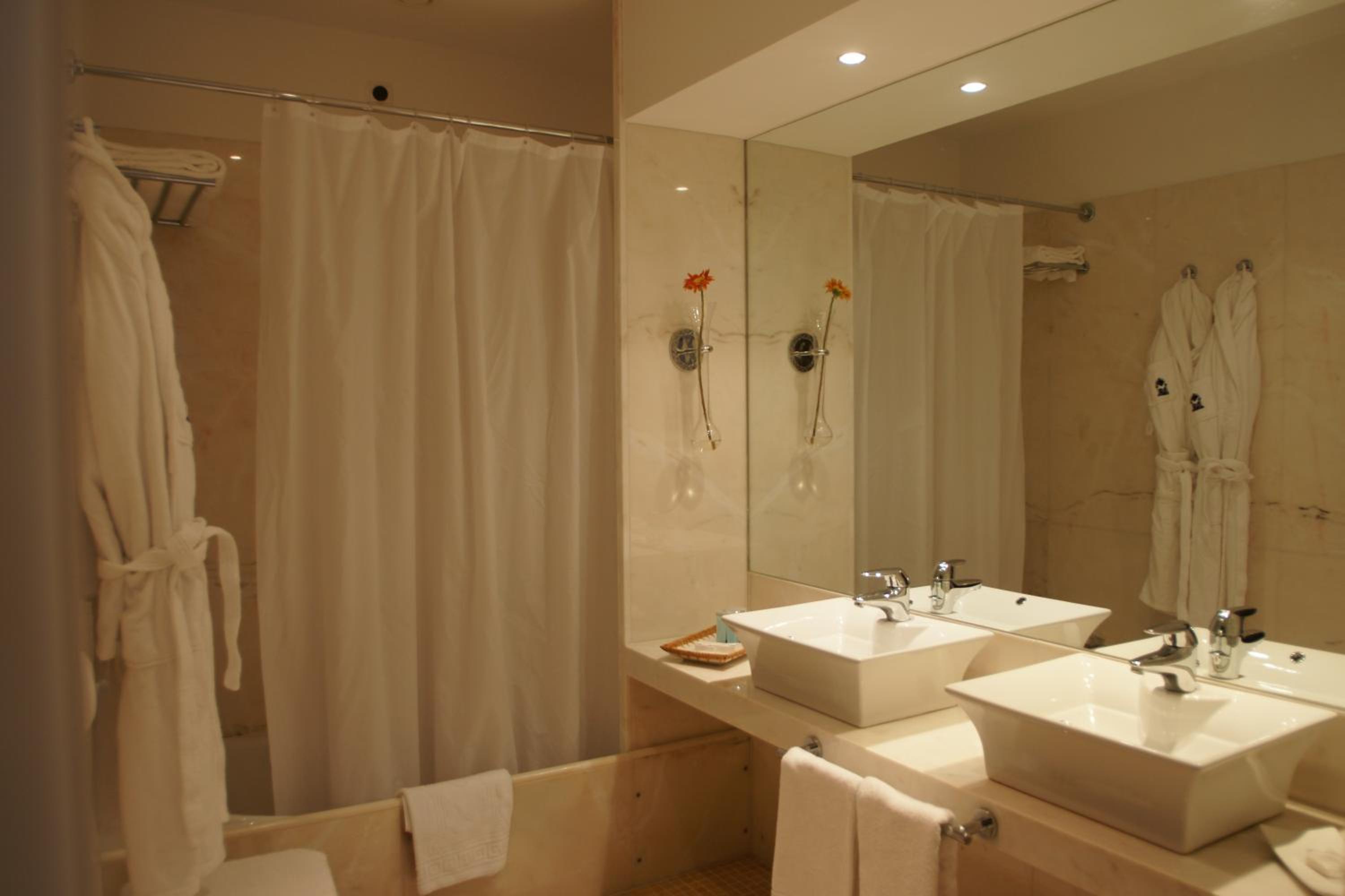 Superior Double or Twin Room - Photo 6