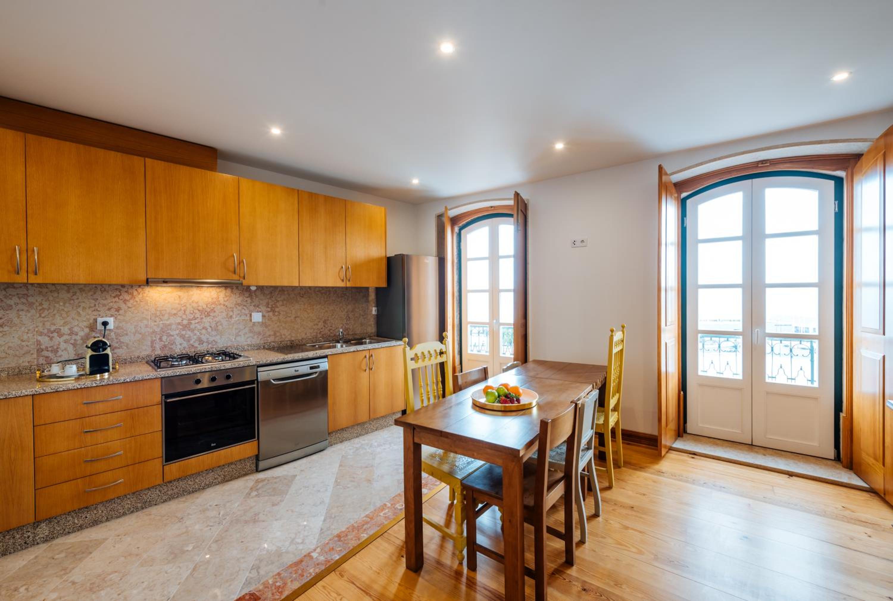 Family Two-Bedroom Apartment with River View  - Photo 7