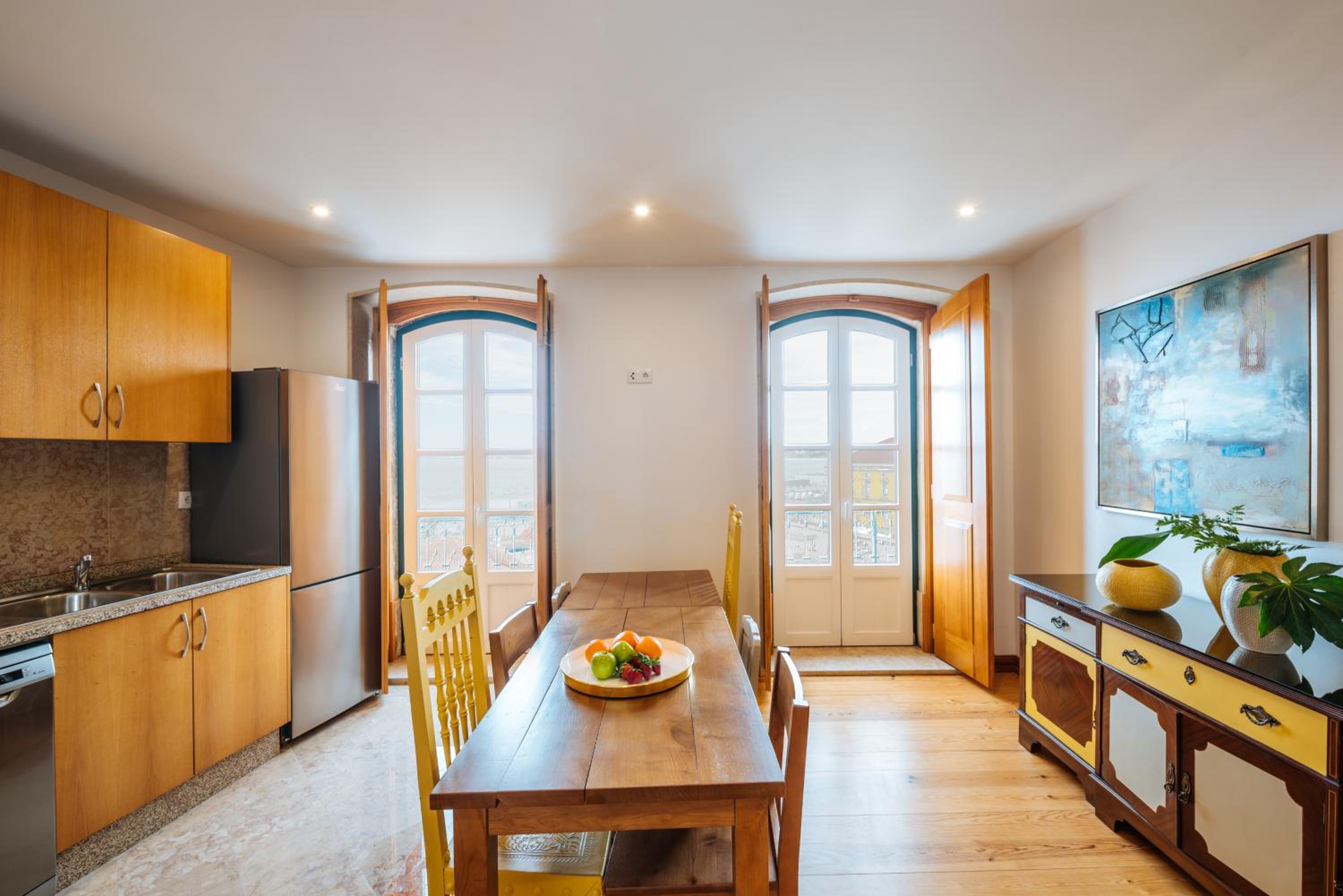 Family Two-Bedroom Apartment with River View  - Photo 4