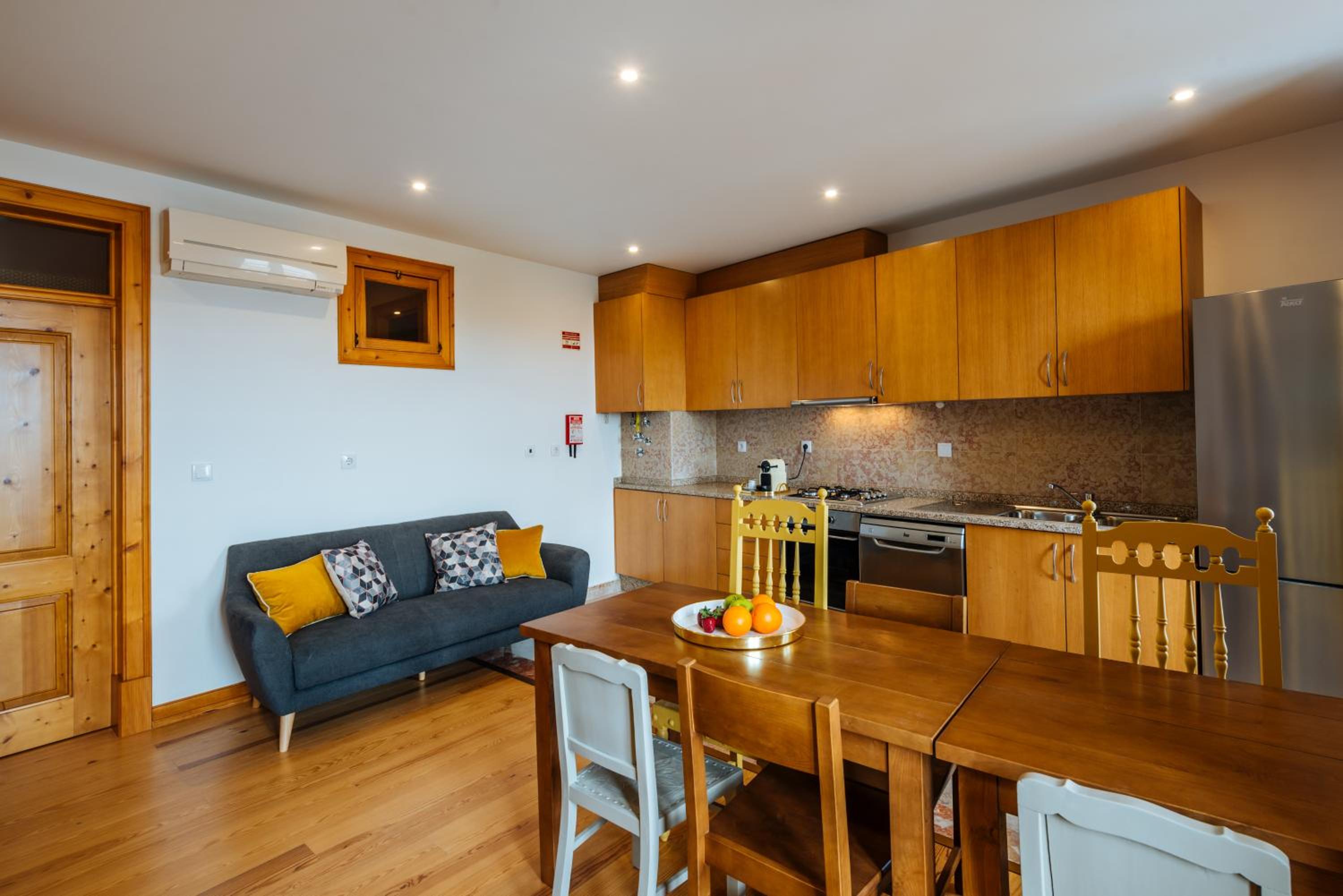 Family Two-Bedroom Apartment with River View  - Photo 6