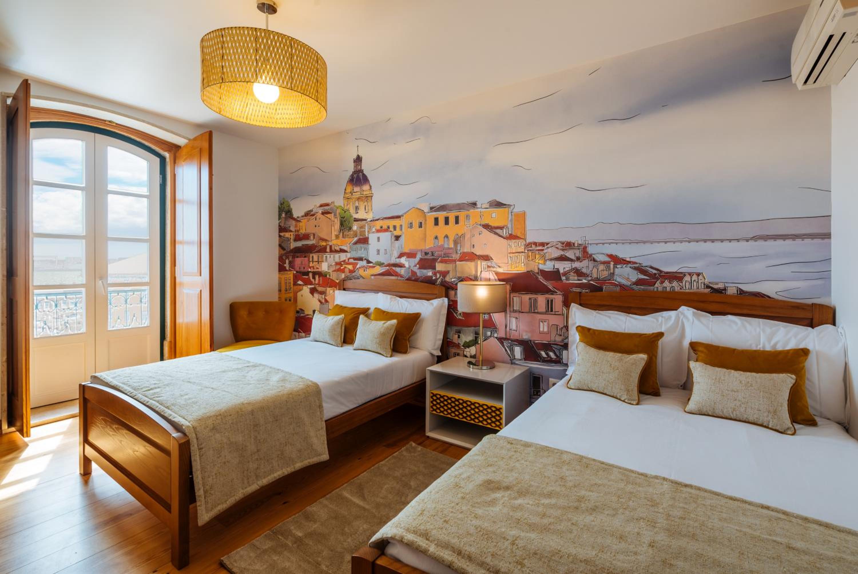 Family Two-Bedroom Apartment with River View  - Photo 2
