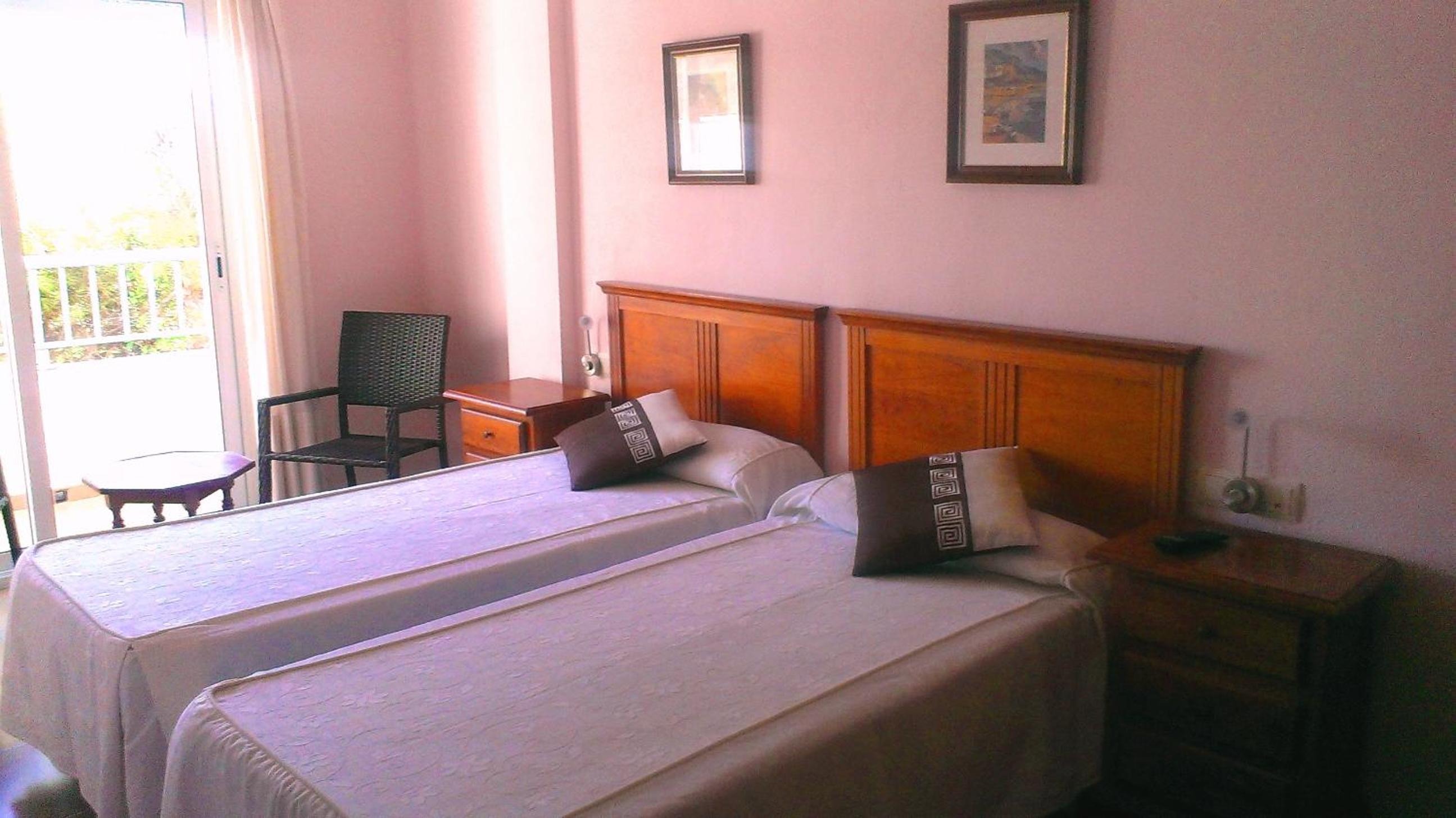 Double or Twin Room - Photo 23