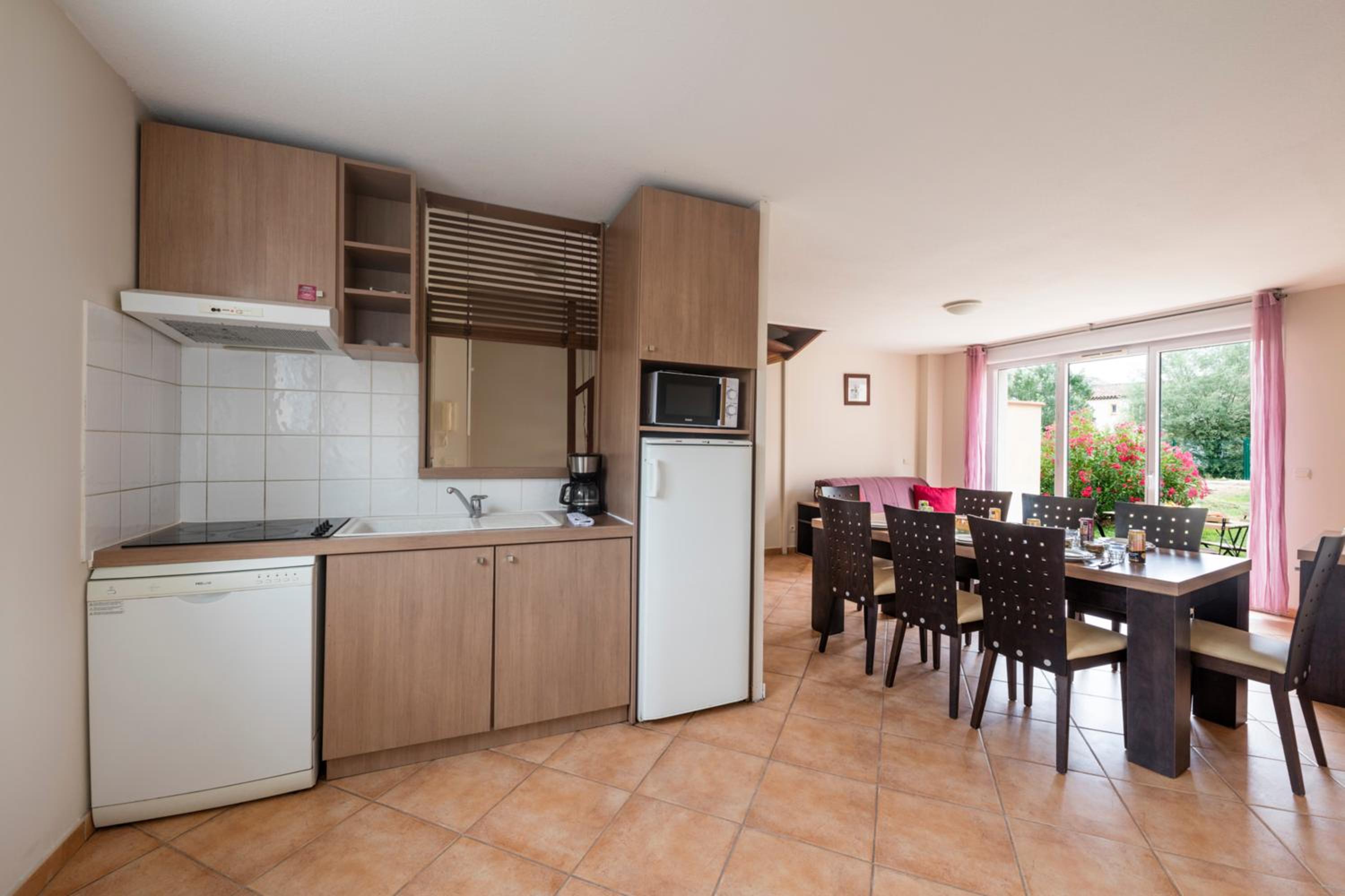 Three-Bedroom Villa - Photo 4