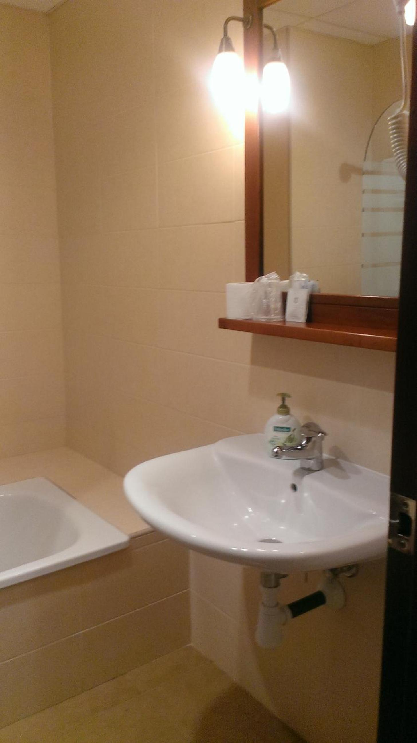 Double or Twin Room - Photo 22