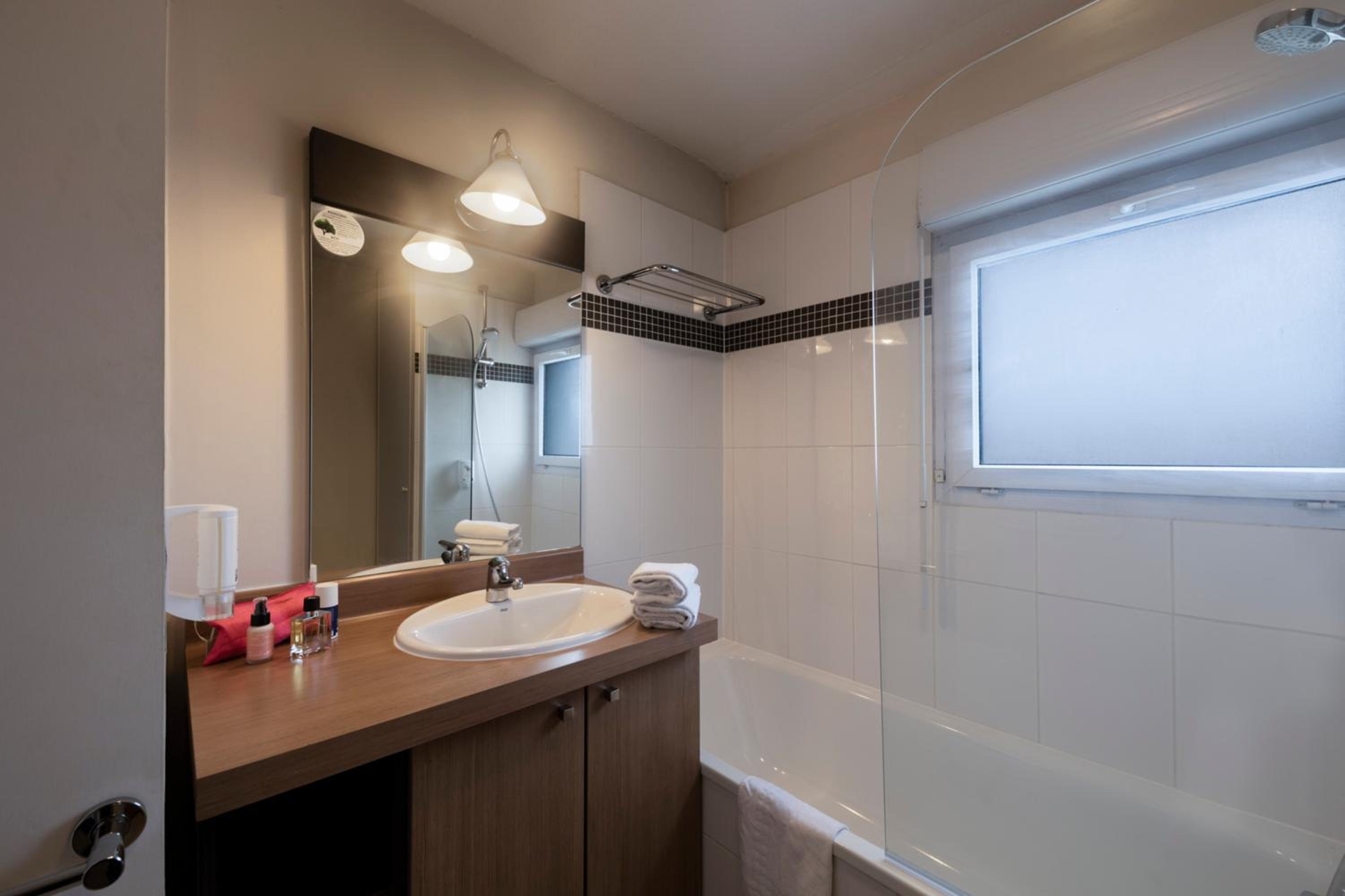 One-Bedroom Apartment (4 Adults) - Photo 3
