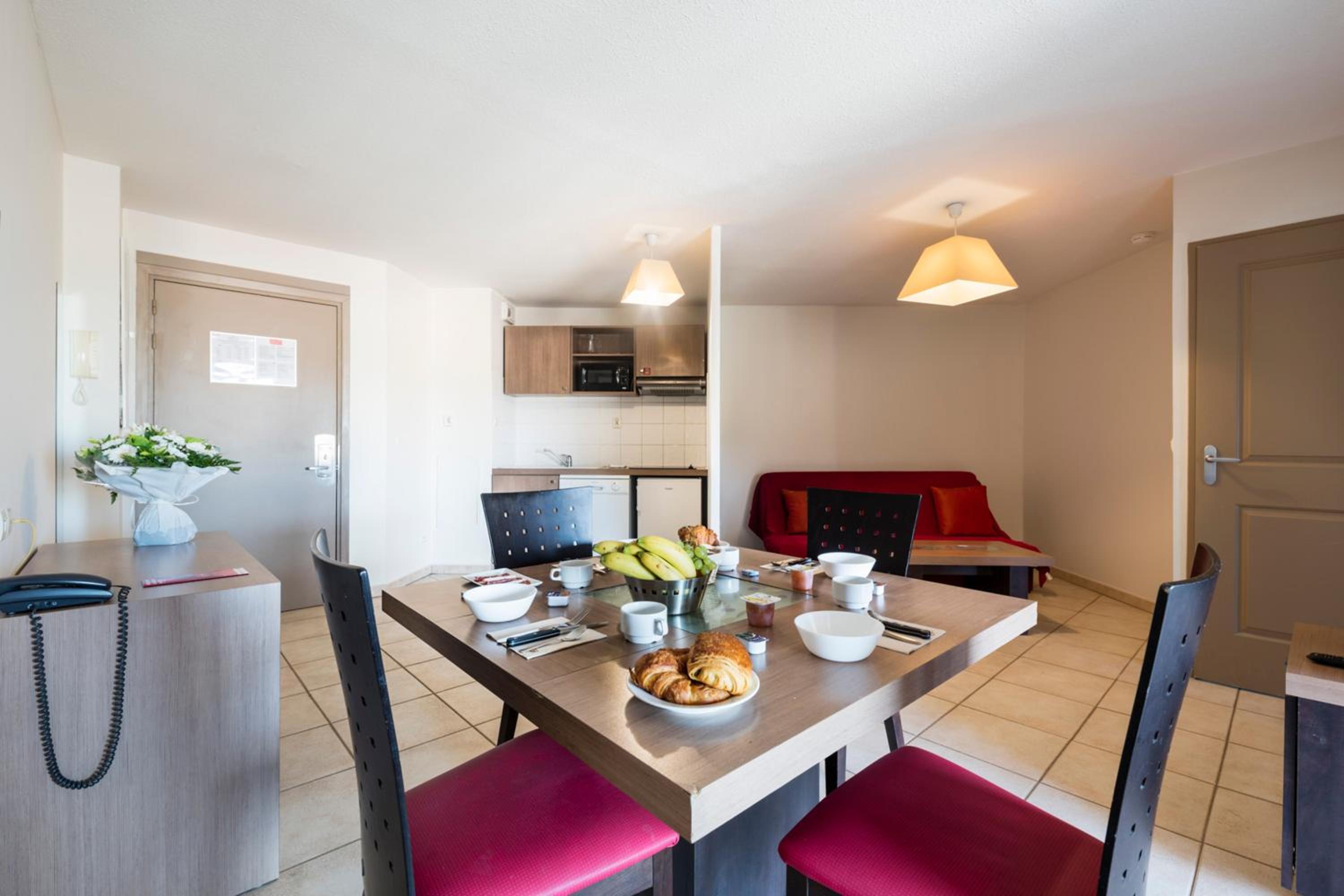One-Bedroom Apartment (4 Adults) - Photo 5