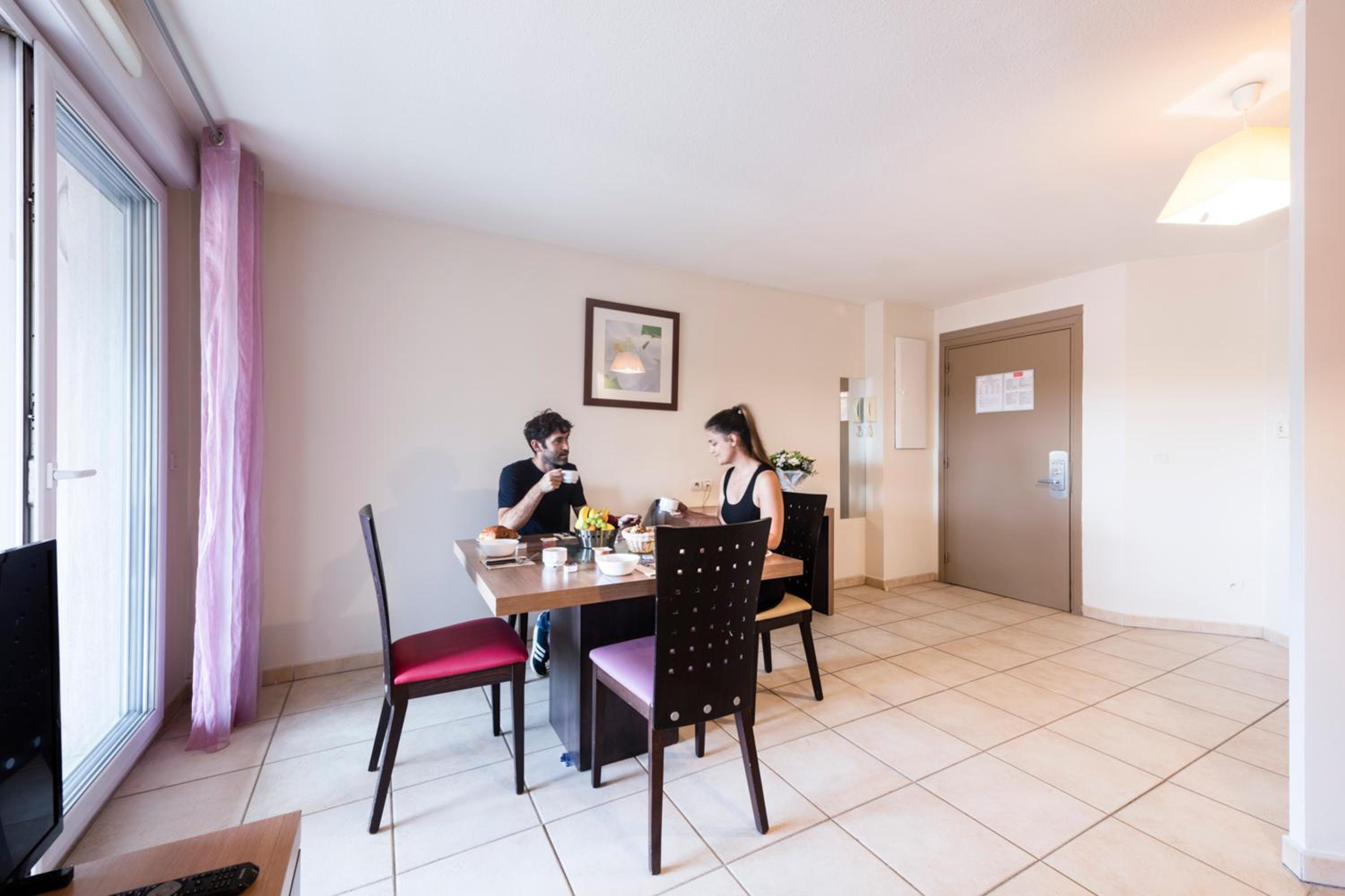 One-Bedroom Apartment (4 Adults) - Photo 6