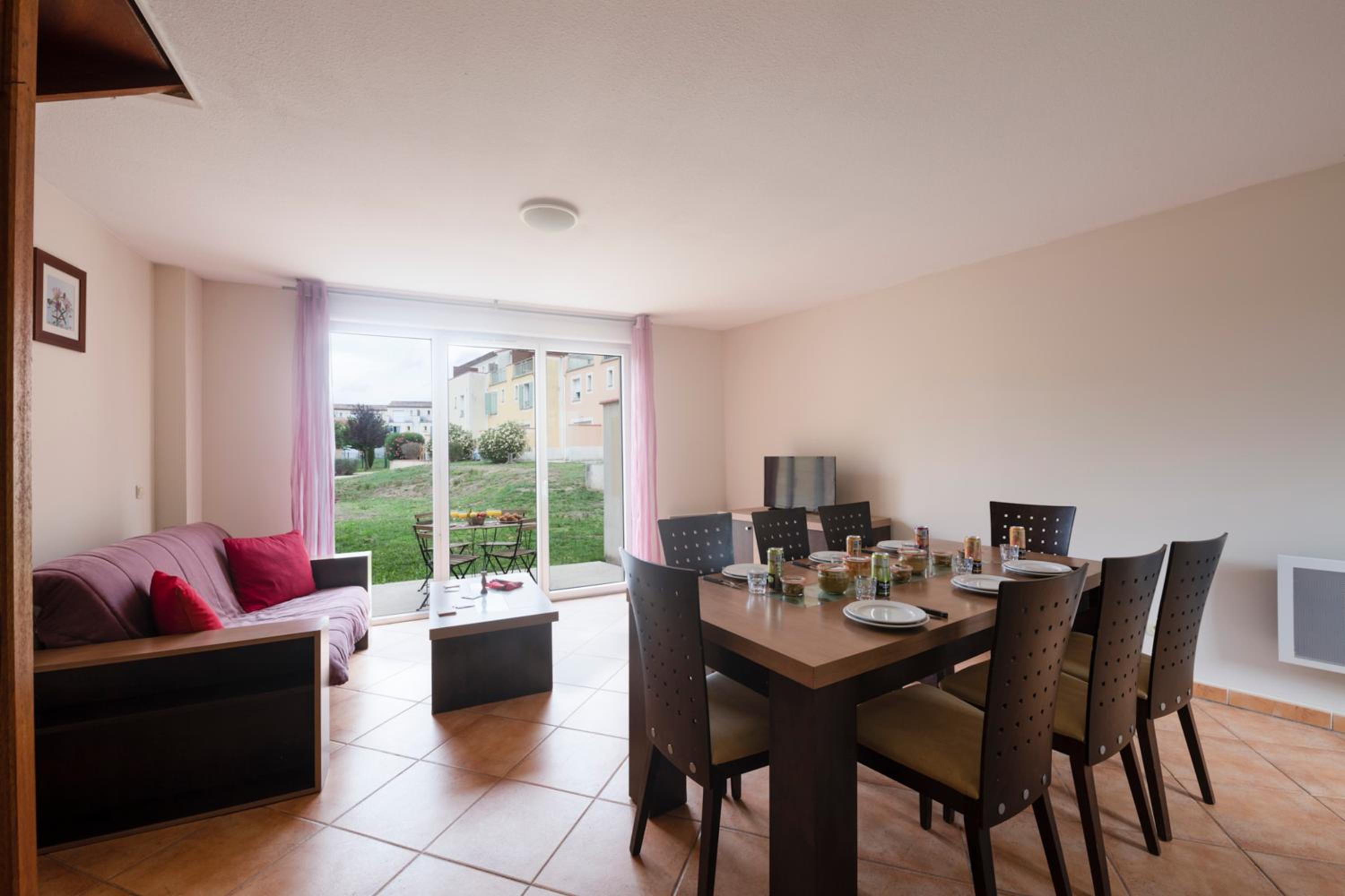 Three-Bedroom Villa - Photo 2