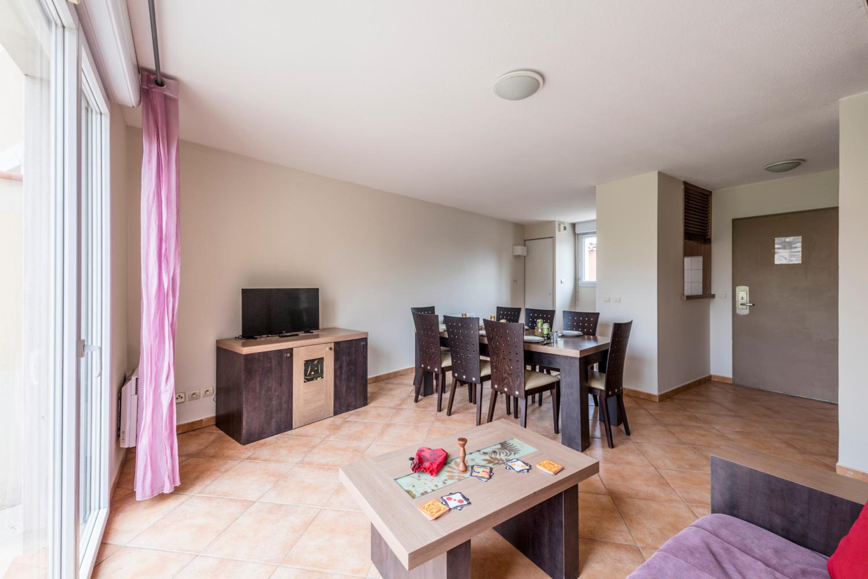 Three-Bedroom Villa - Photo 6