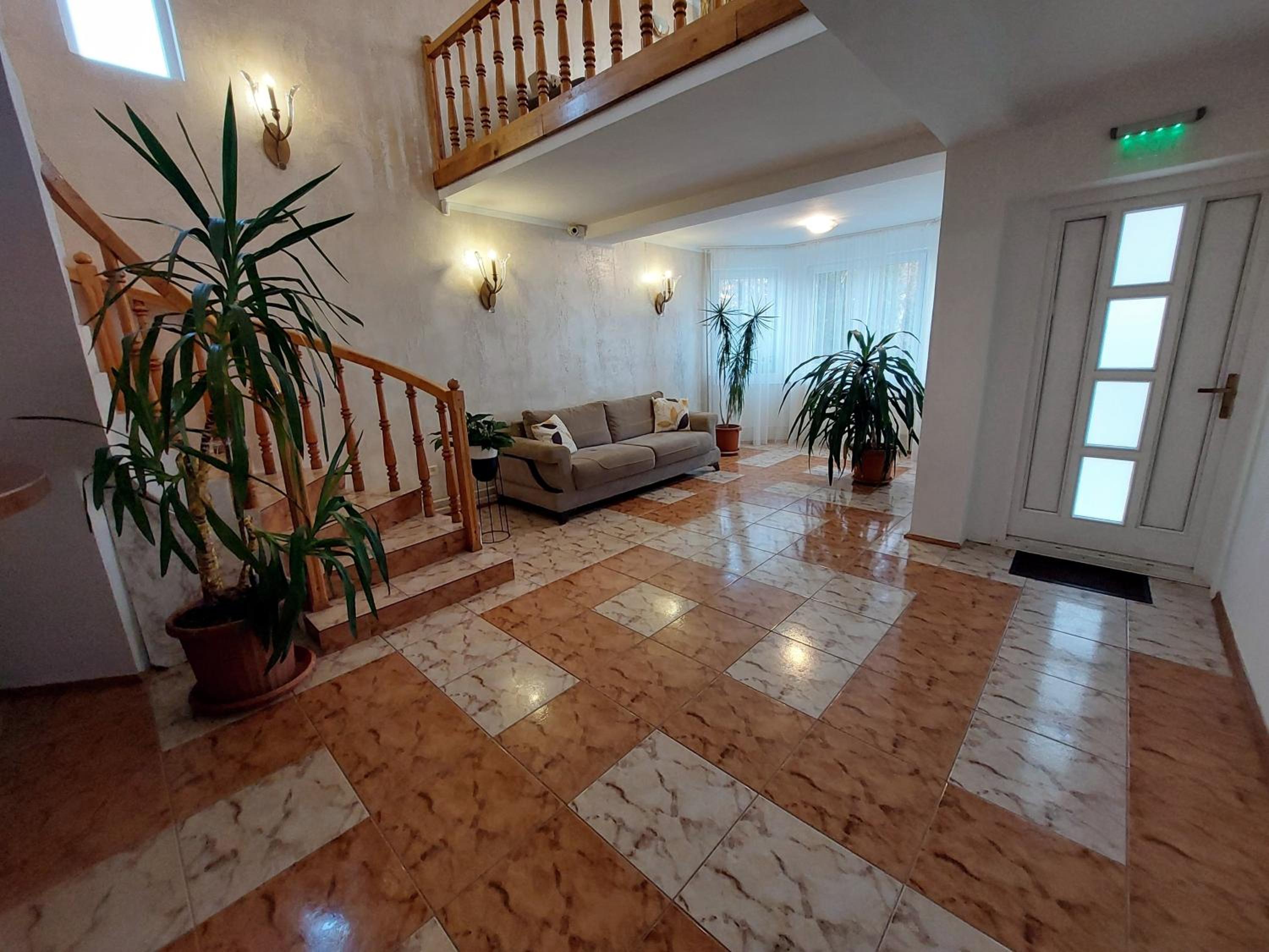 Deluxe Double Room with Balcony - Photo 4