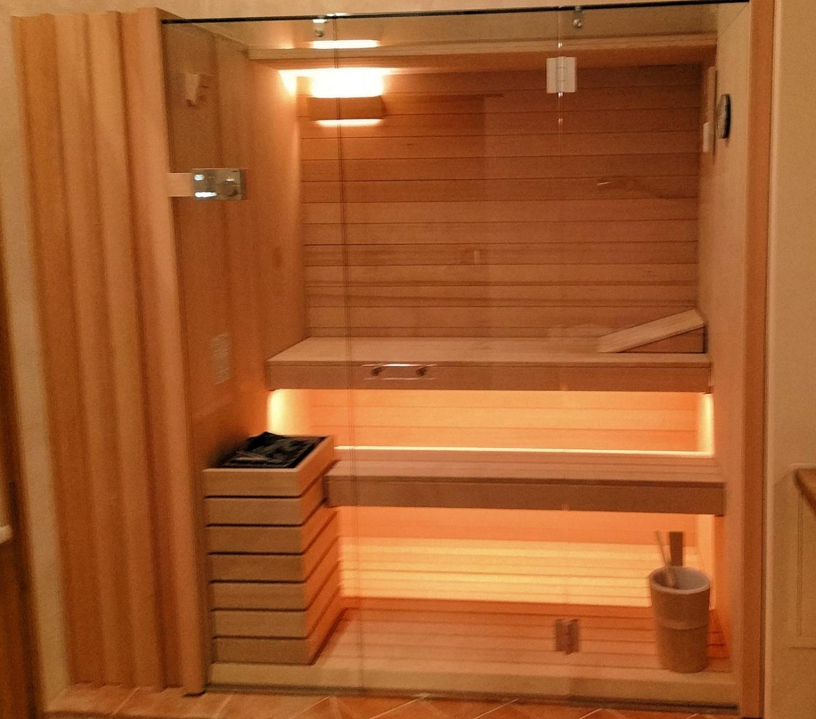 Deluxe King Room - Photo 14