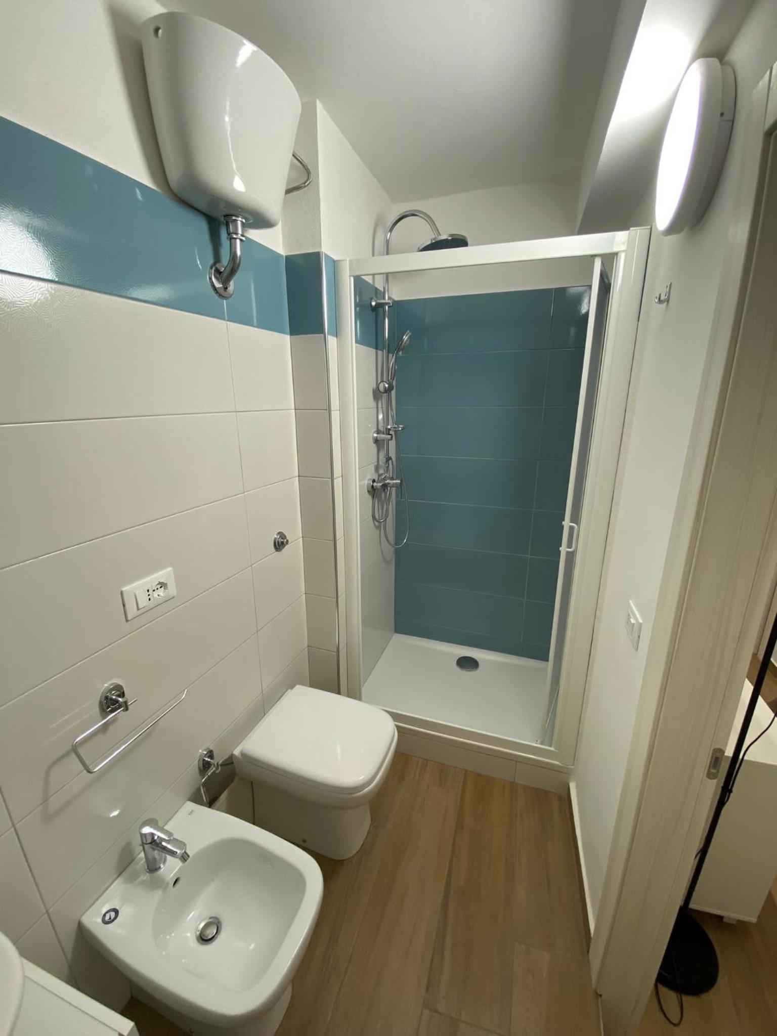 Double Room with Private Bathroom - Photo 4