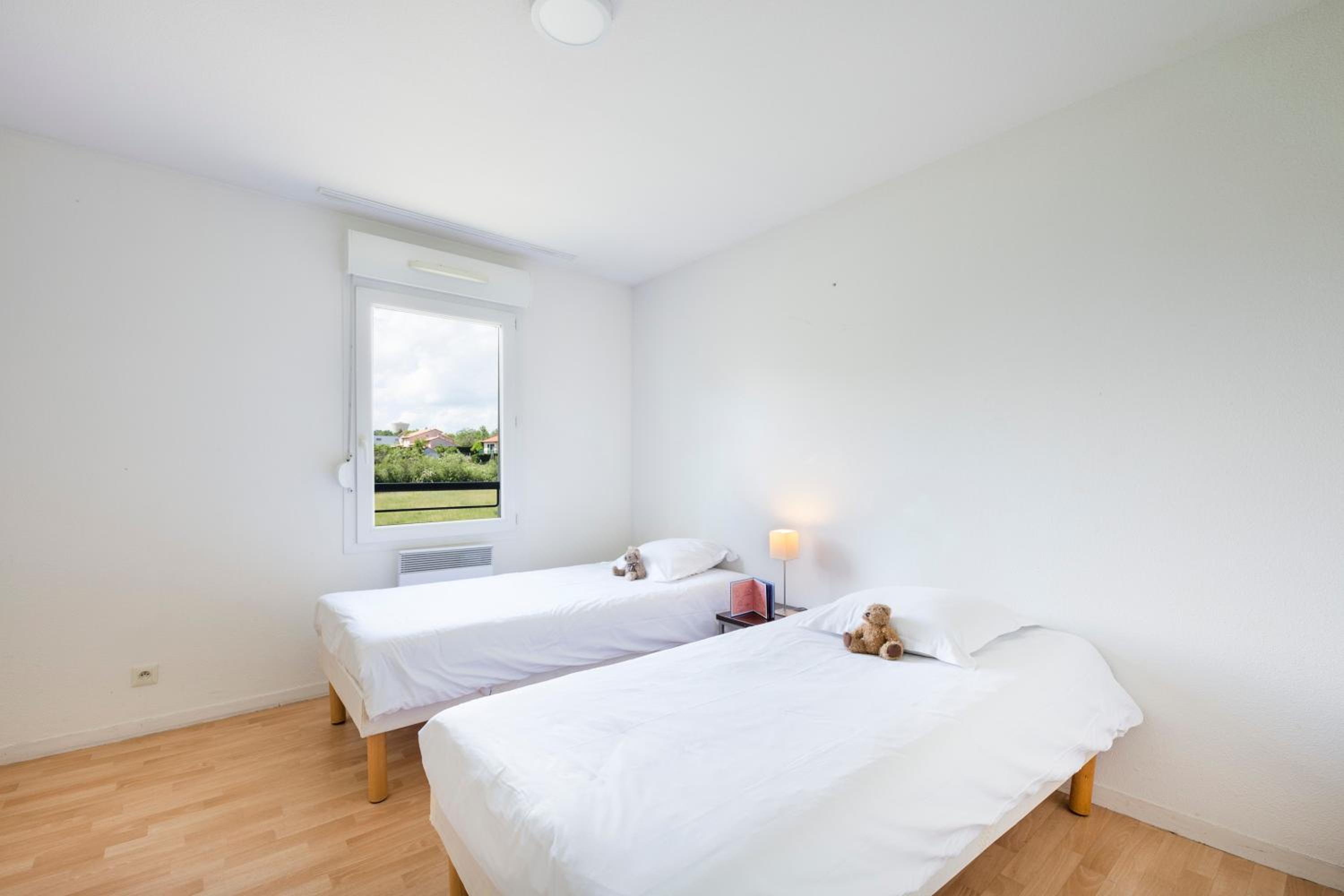 Three-Bedroom Apartment (8 Adults) - Photo 7