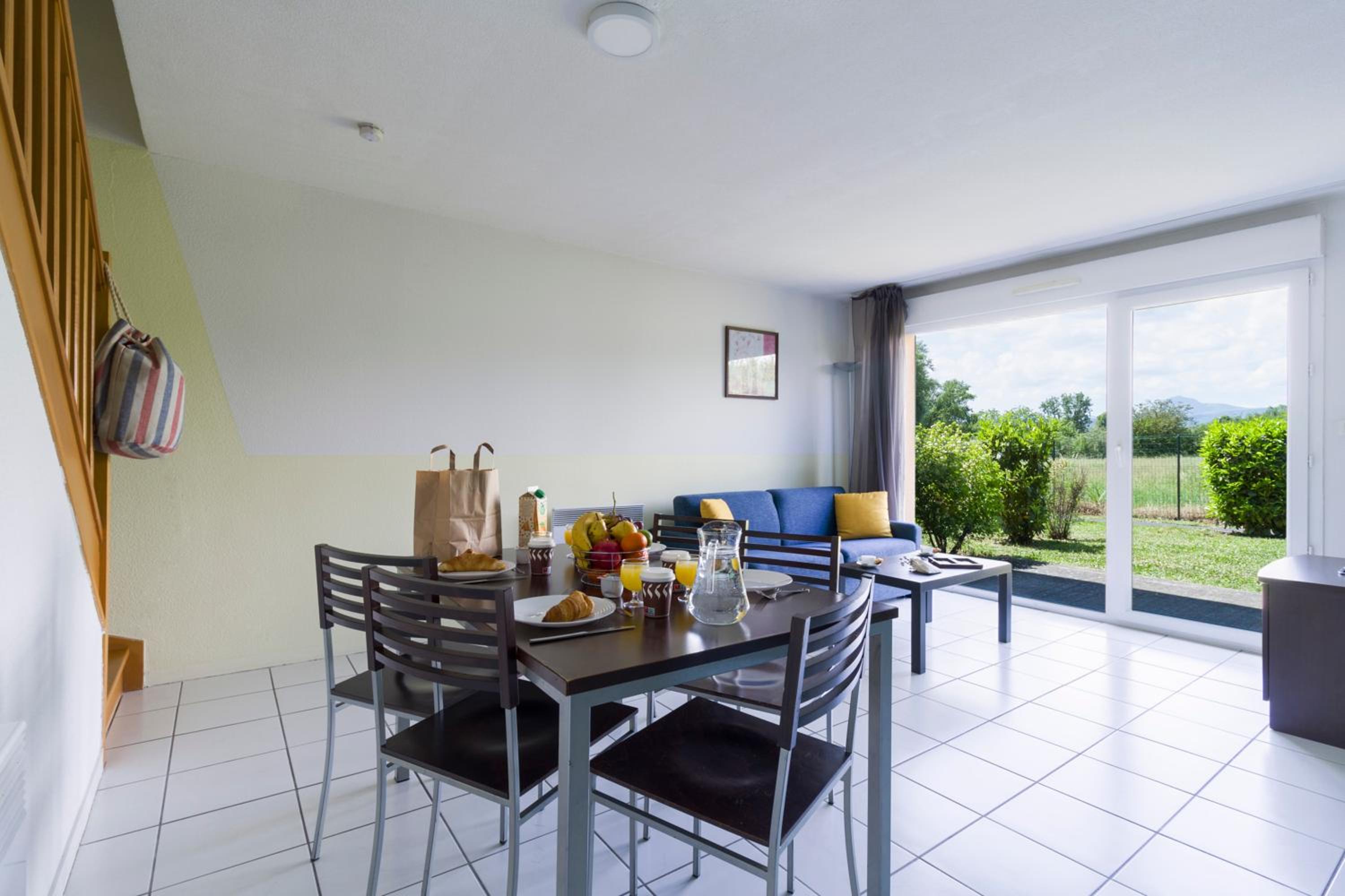 Two-Bedroom Apartment (6 Adults) - Photo 7