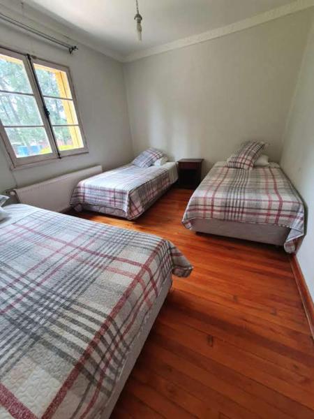 Six-Bedroom House photo 1