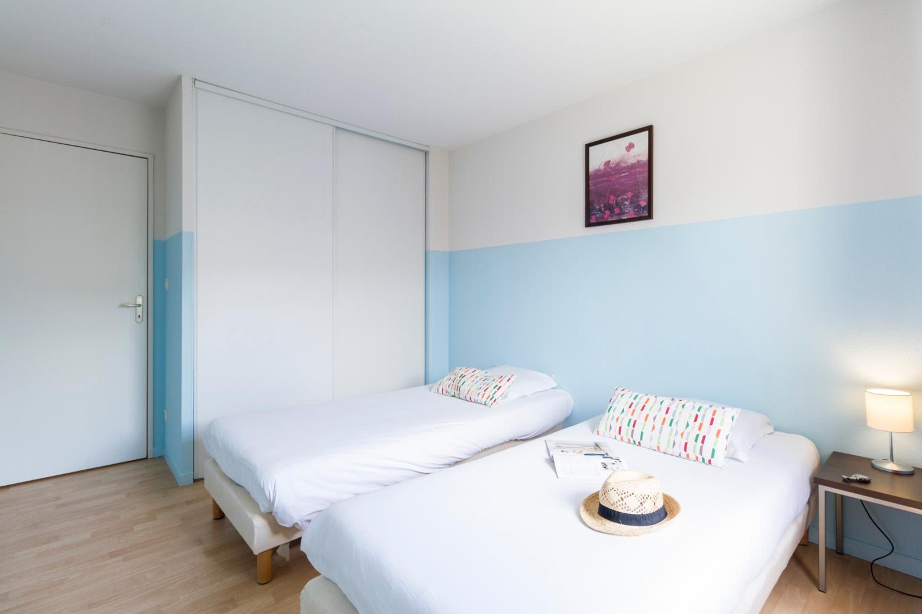 Two-Bedroom Apartment (6 Adults) - Photo 6