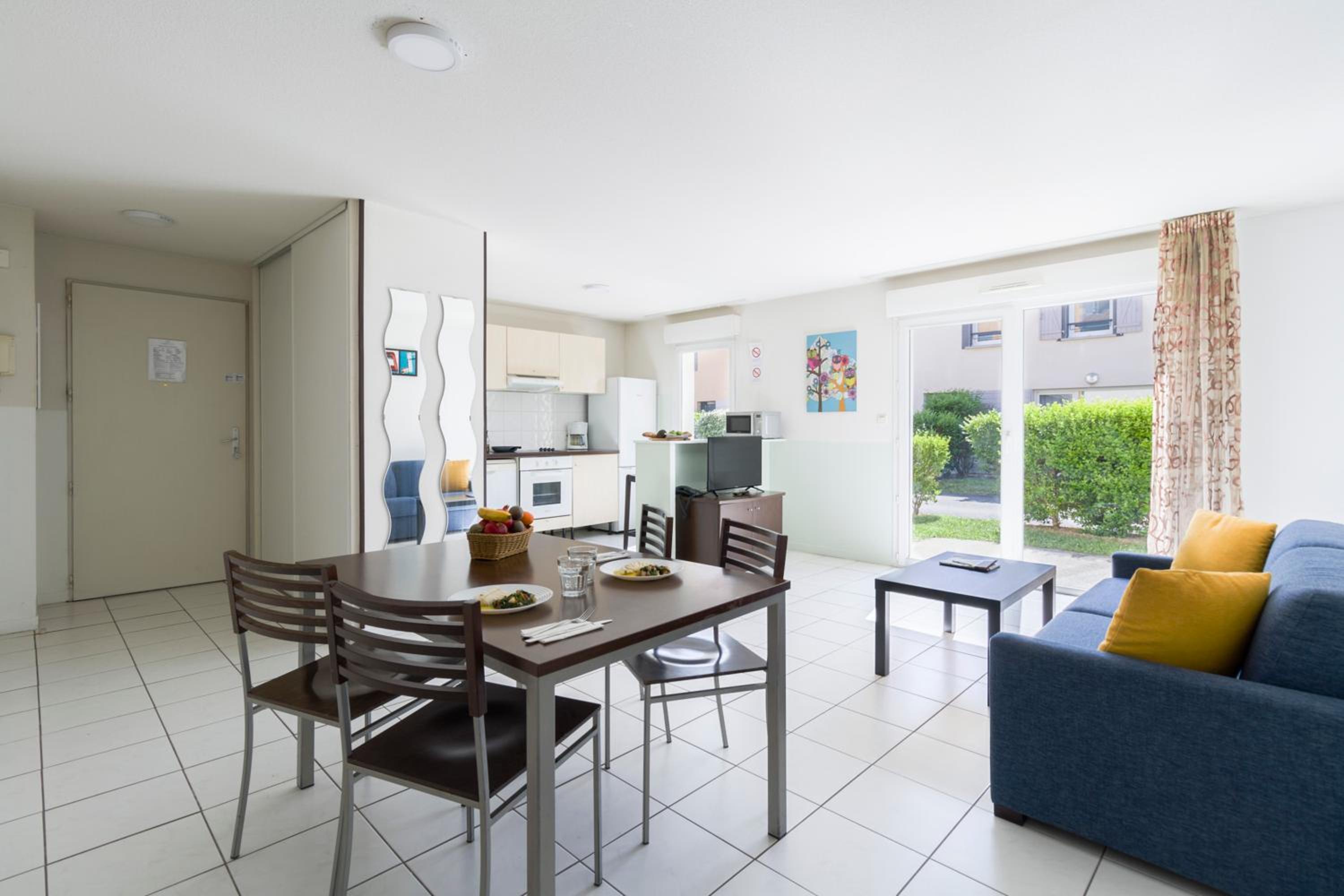 Two-Bedroom Apartment (6 Adults) - Photo 3