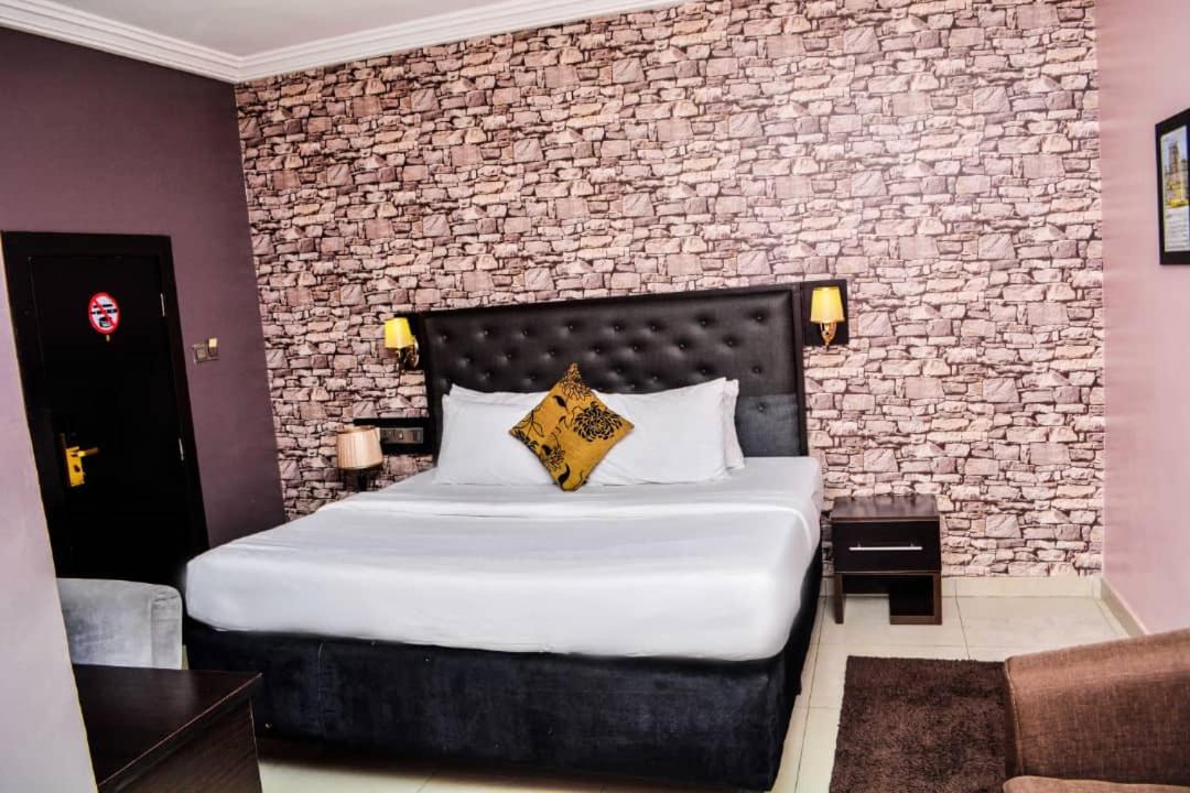 Deluxe Suite - Photo 1