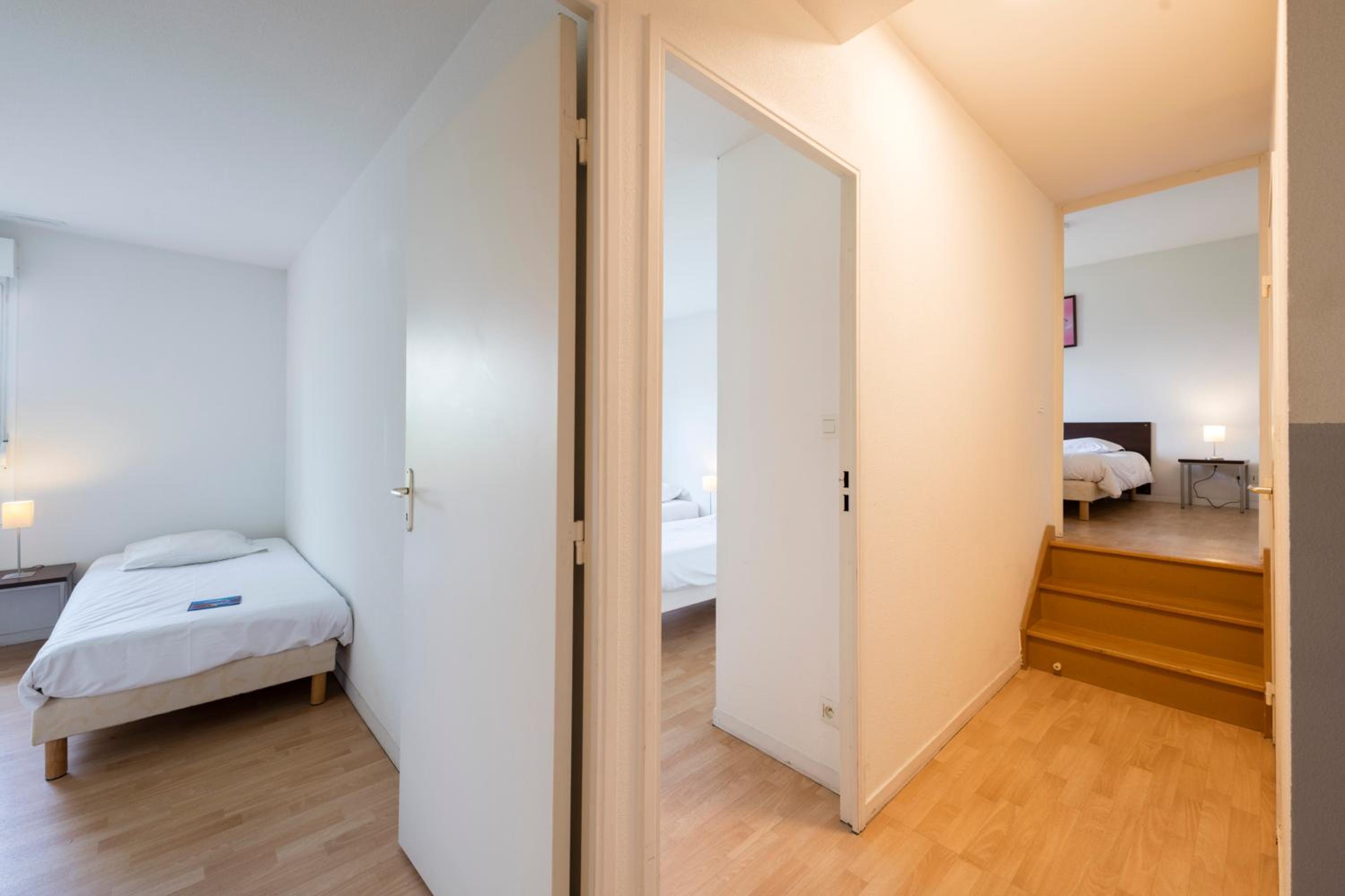 Three-Bedroom Apartment (8 Adults) - Photo 9