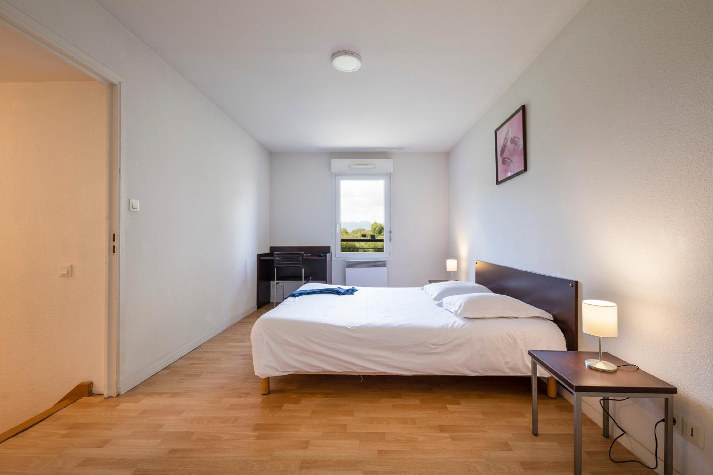 Three-Bedroom Apartment (8 Adults) - Photo 1