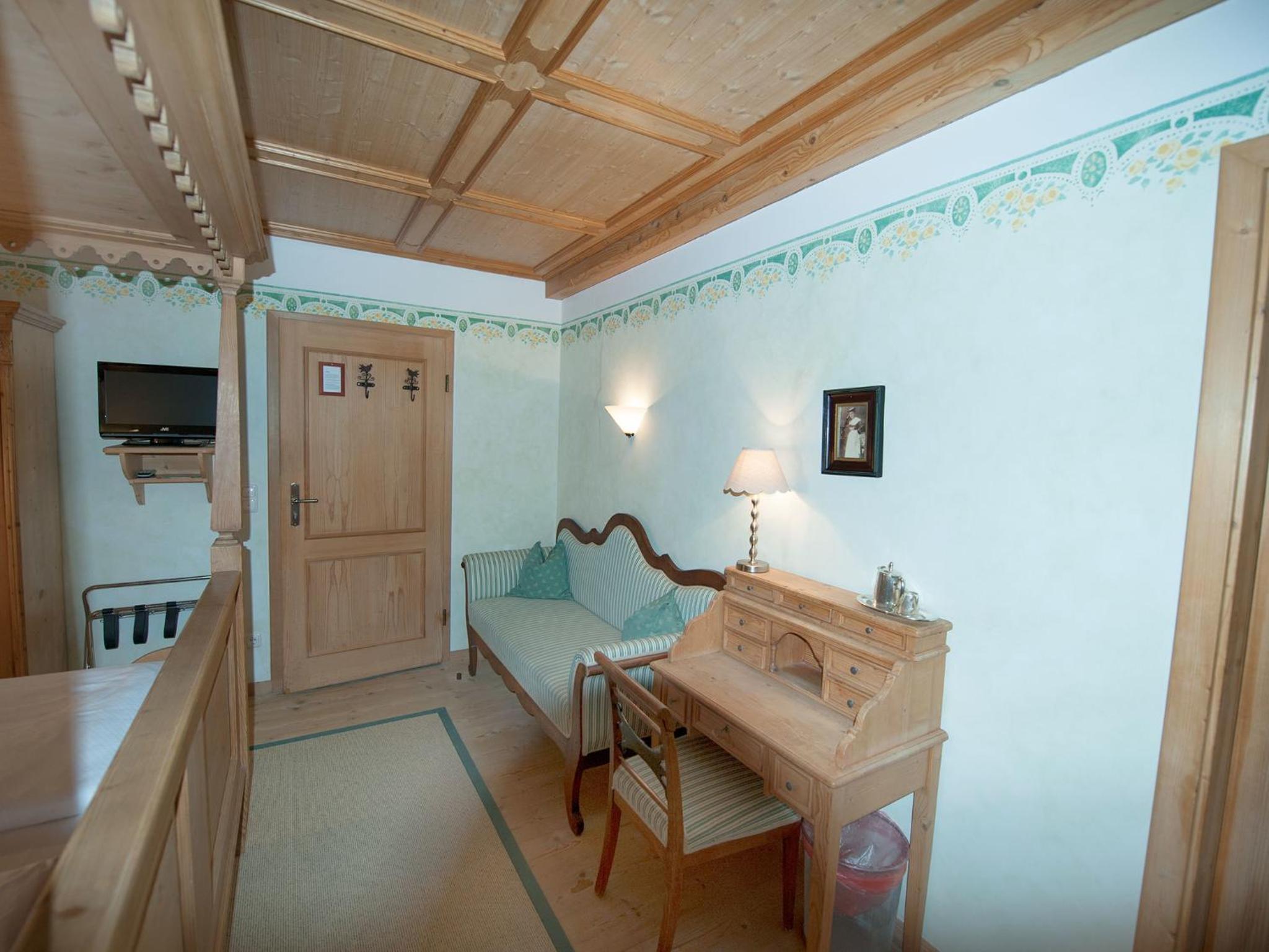 Double Room with Balcony - Photo 3