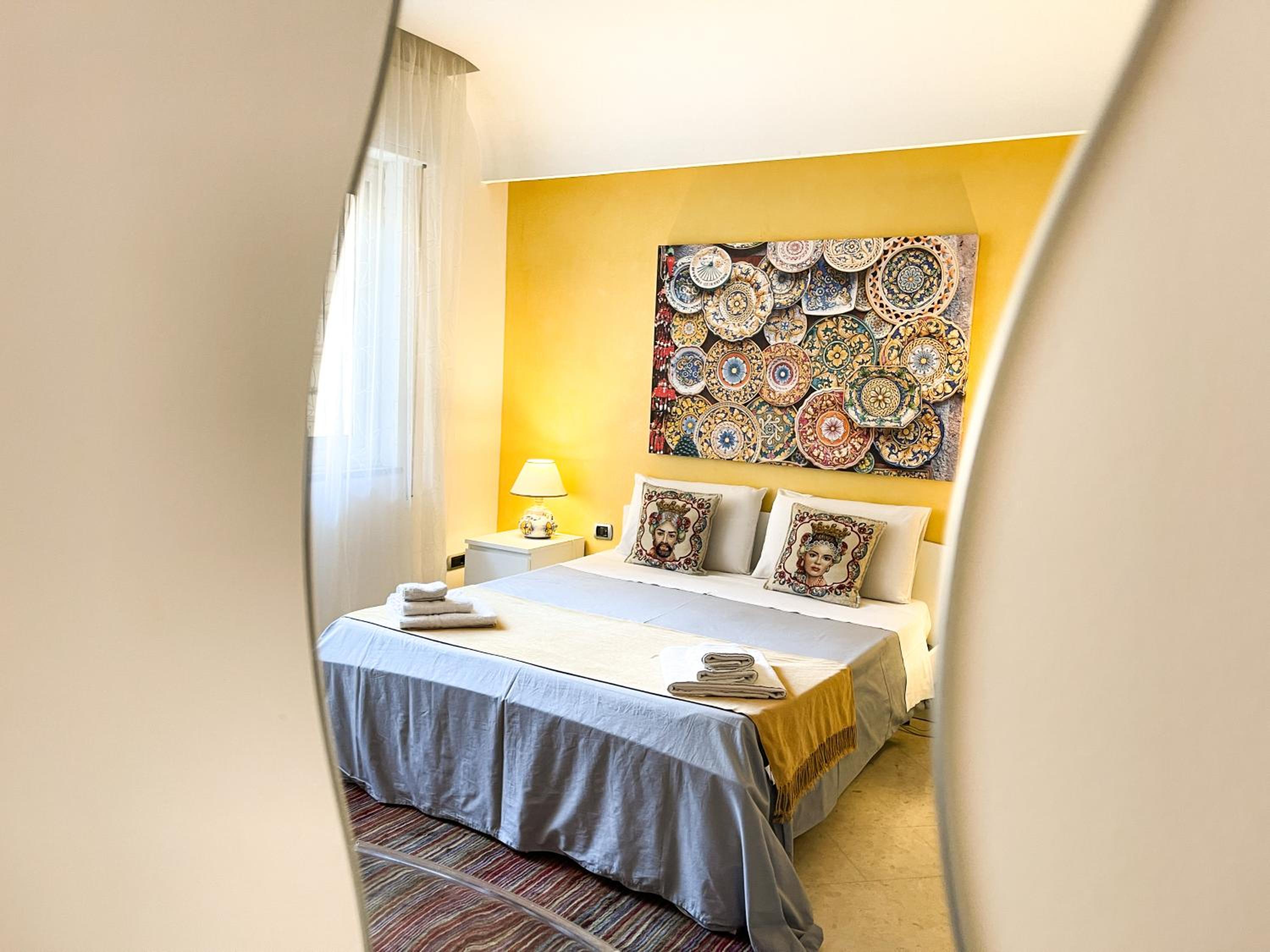 Double Room with Private External Bathroom - Photo 4