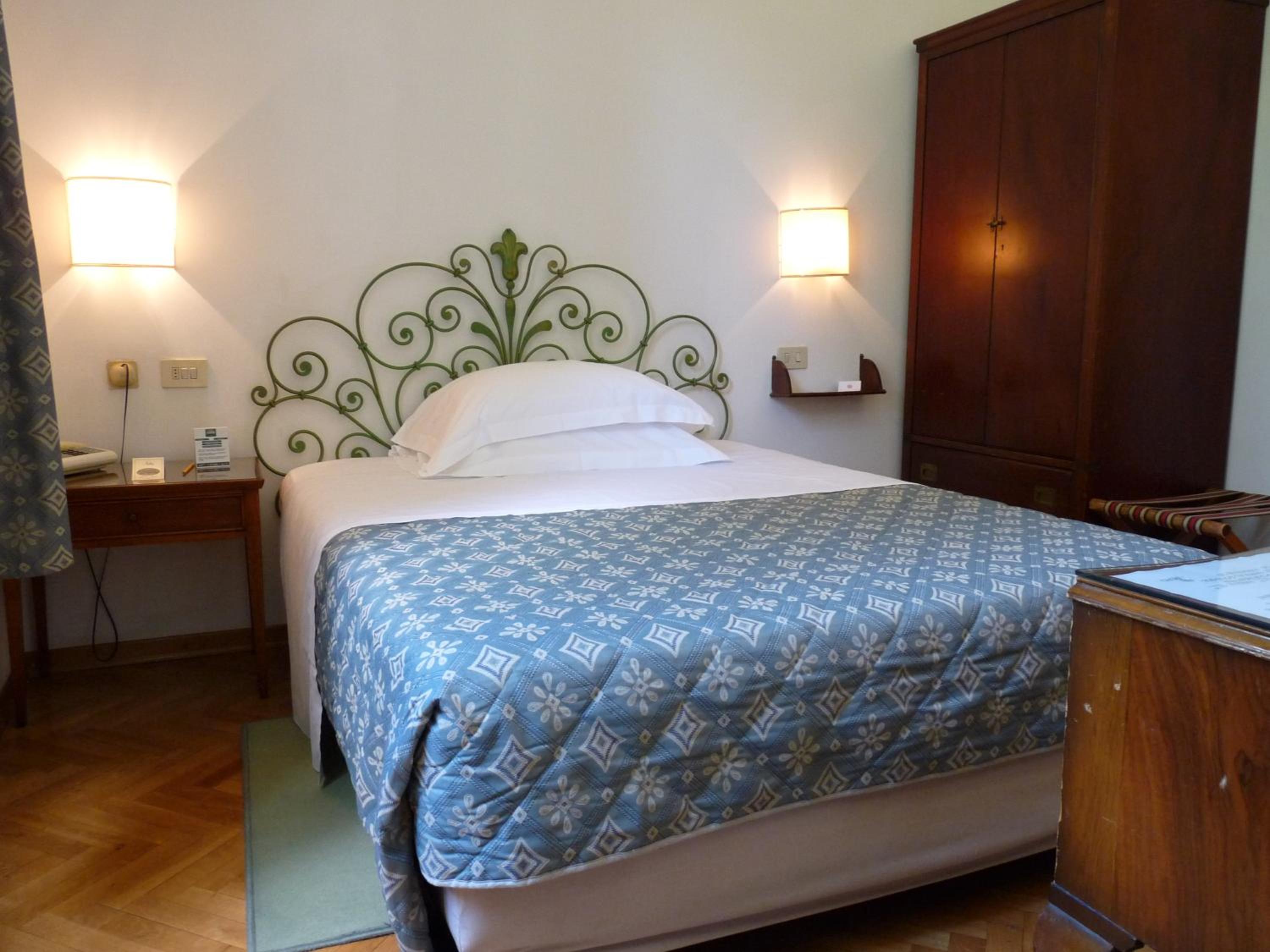 Single Room with Bathroom photo 3