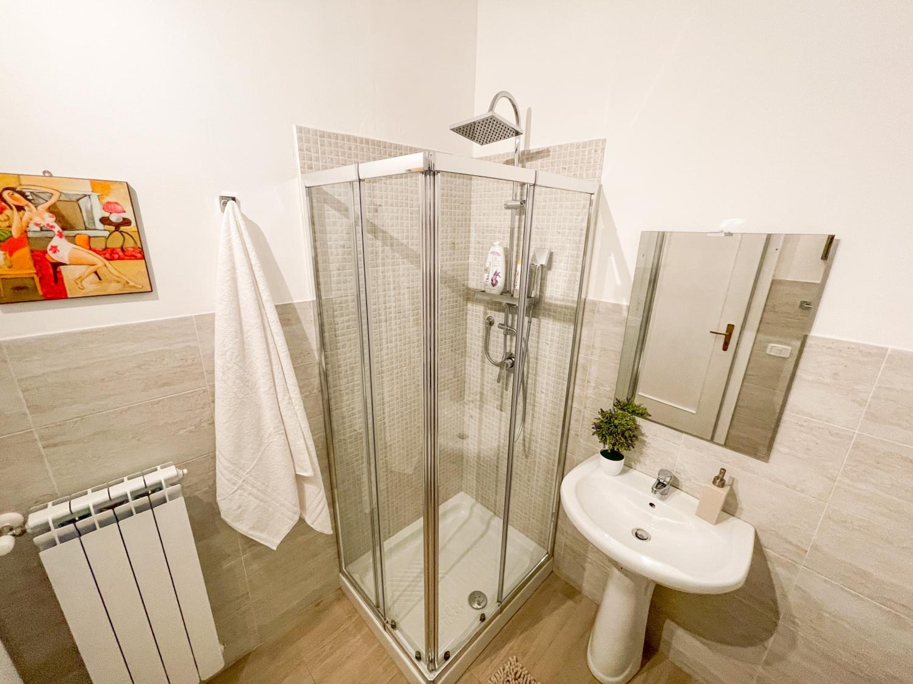 Double Room with Private External Bathroom - Photo 9