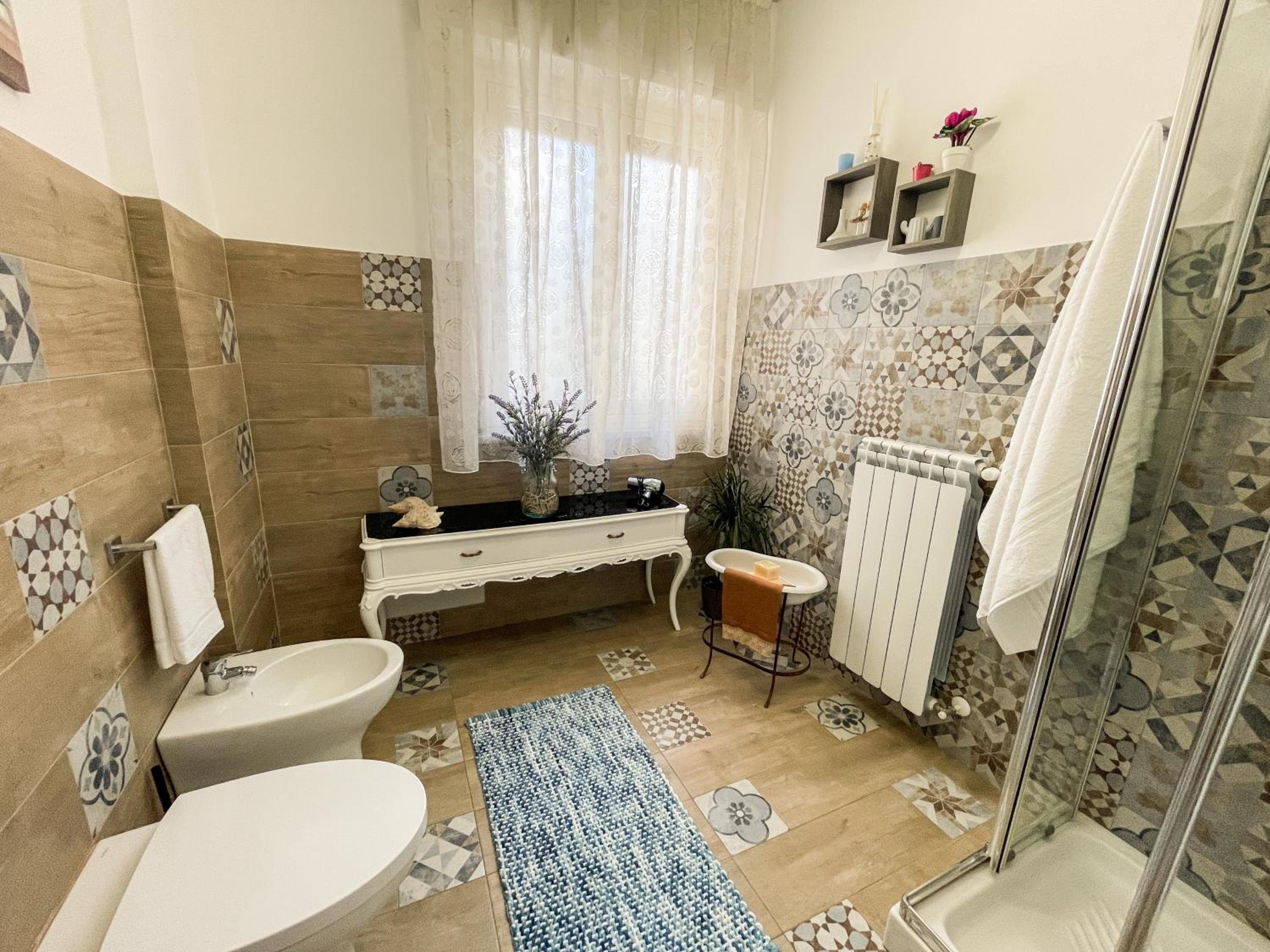Double Room with Private Bathroom - Photo 2