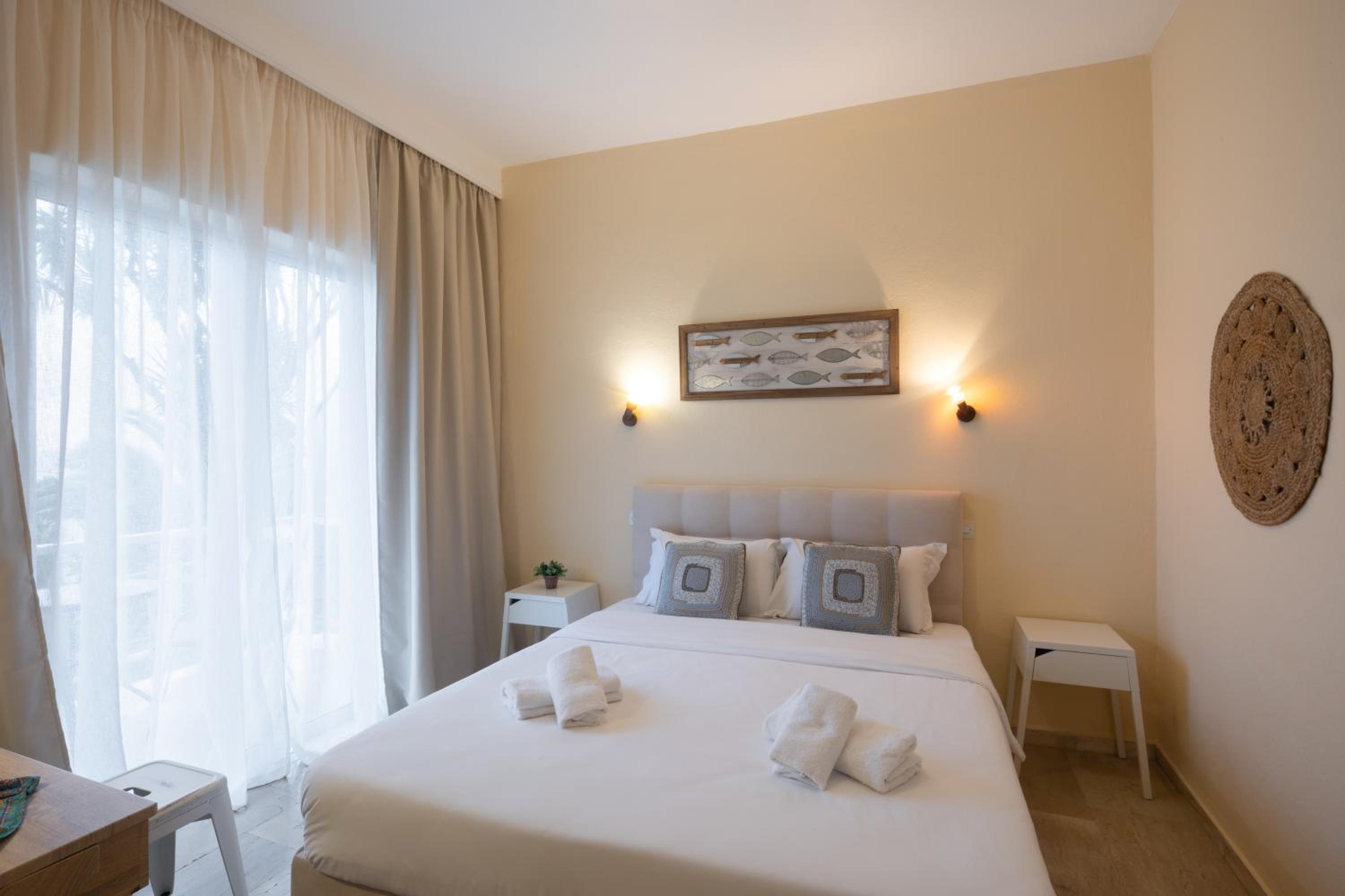 Double Room with Sea View - Photo 1