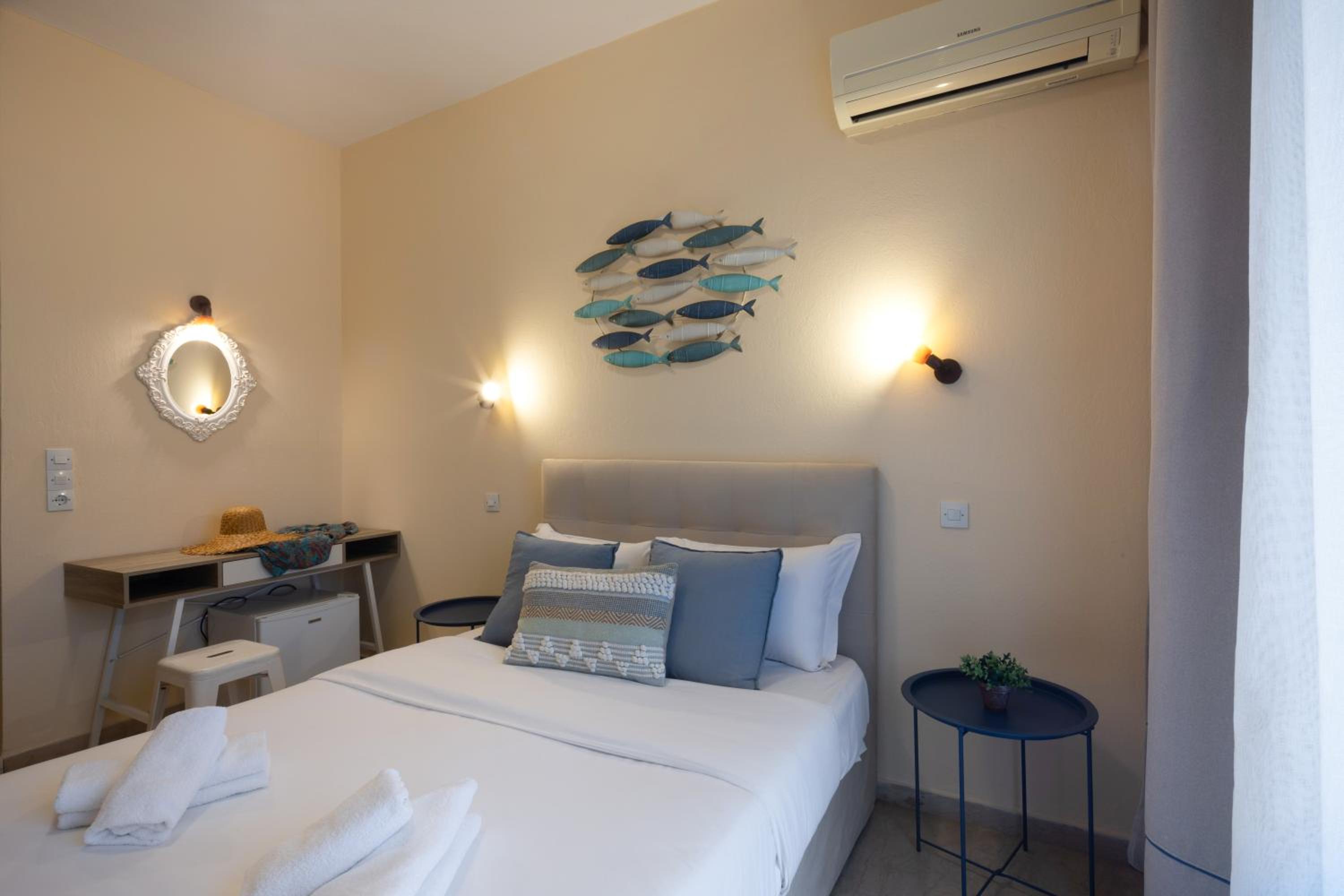 Double Room with Sea View - Photo 3