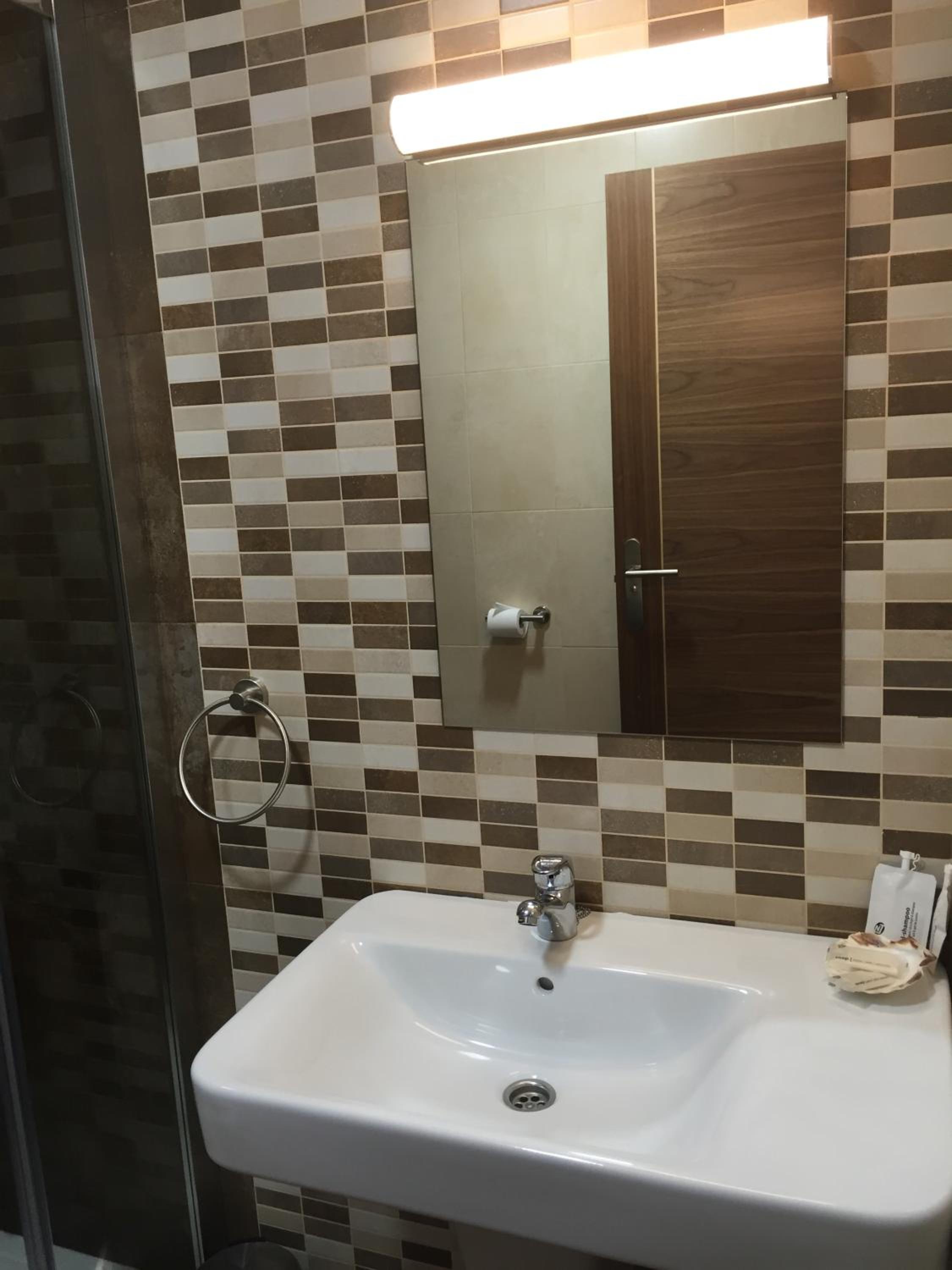 Double or Twin Room - Photo 19