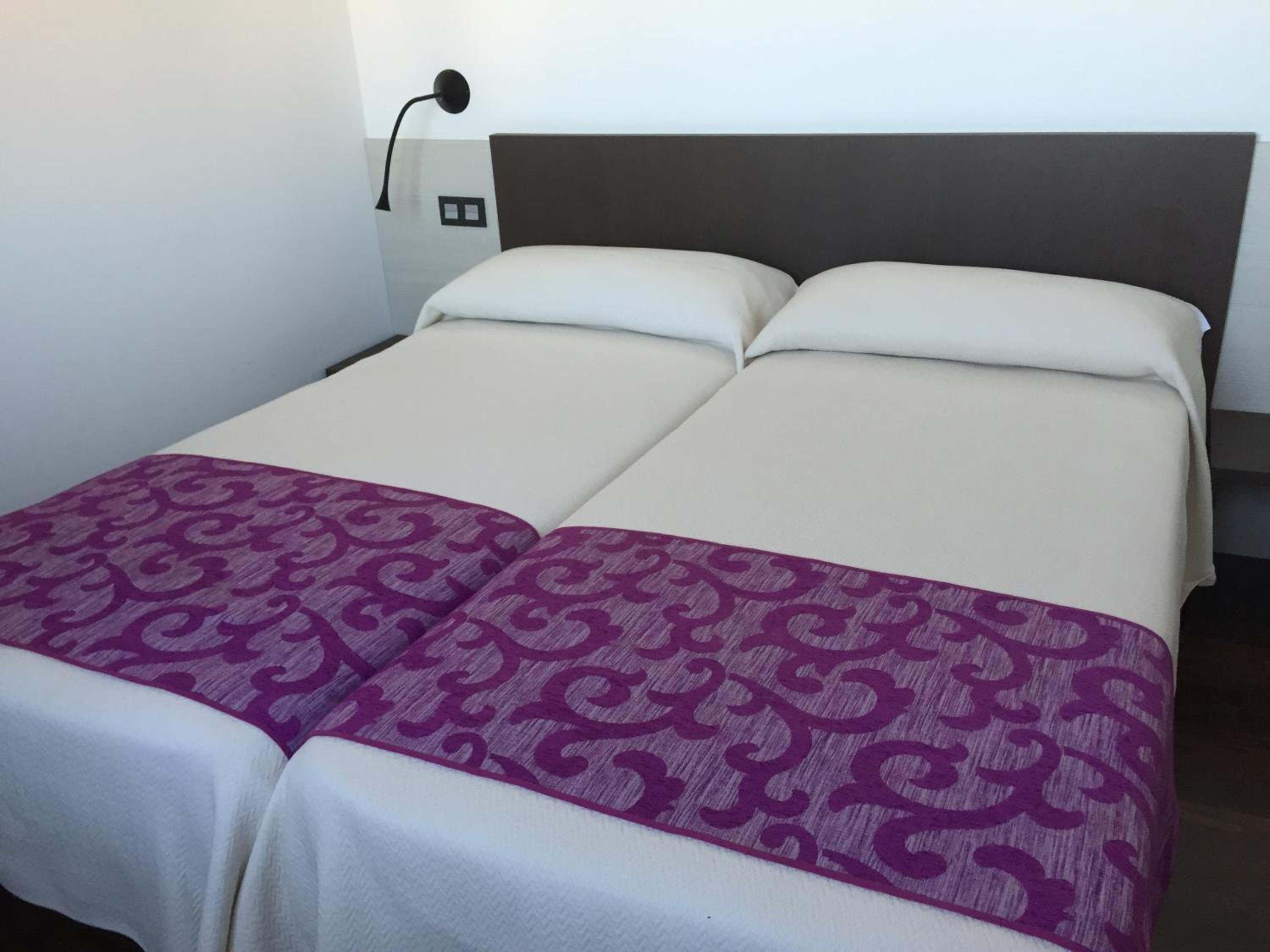 Double or Twin Room - Photo 15