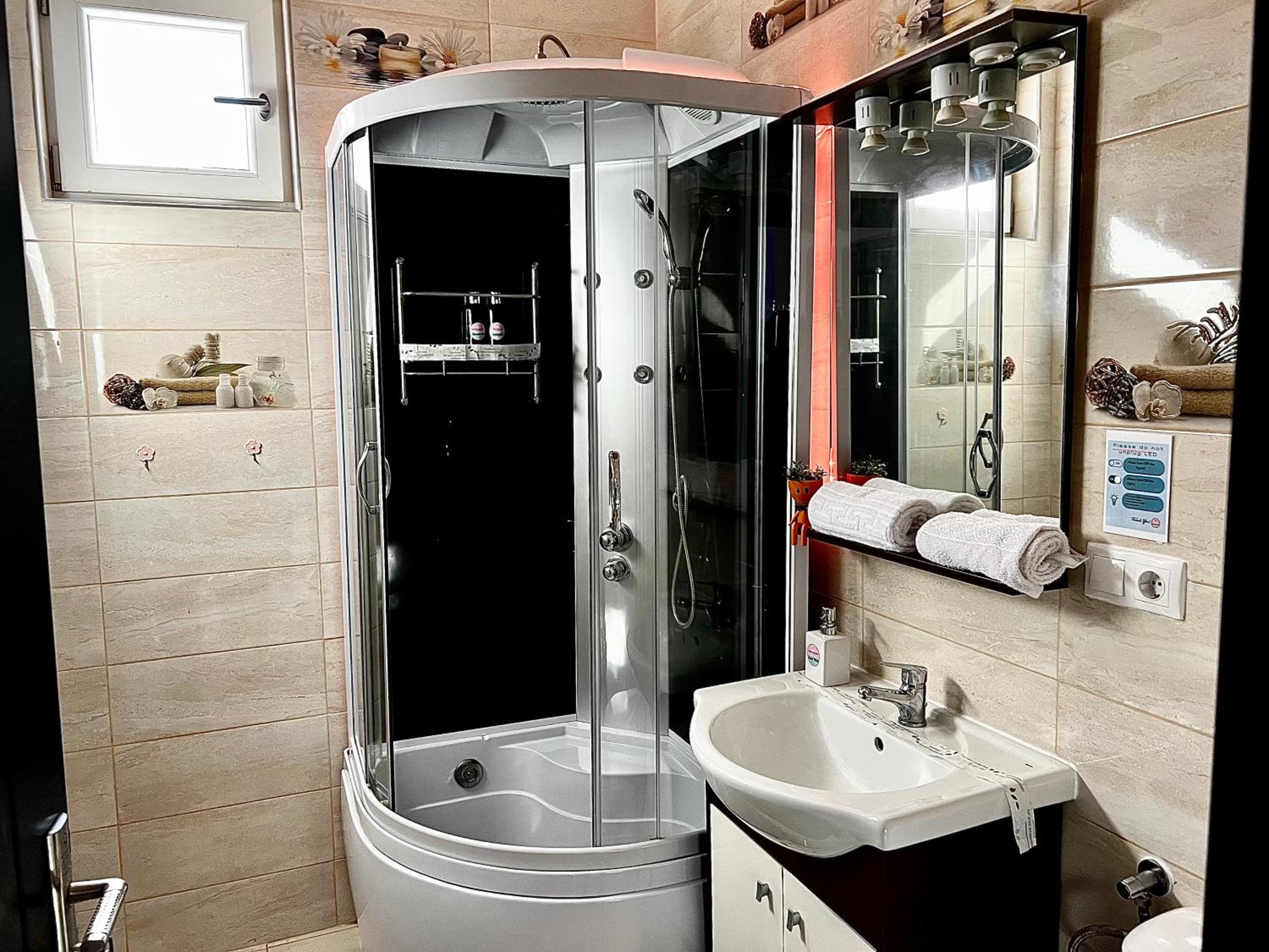 One-Bedroom Apartment - Photo 4