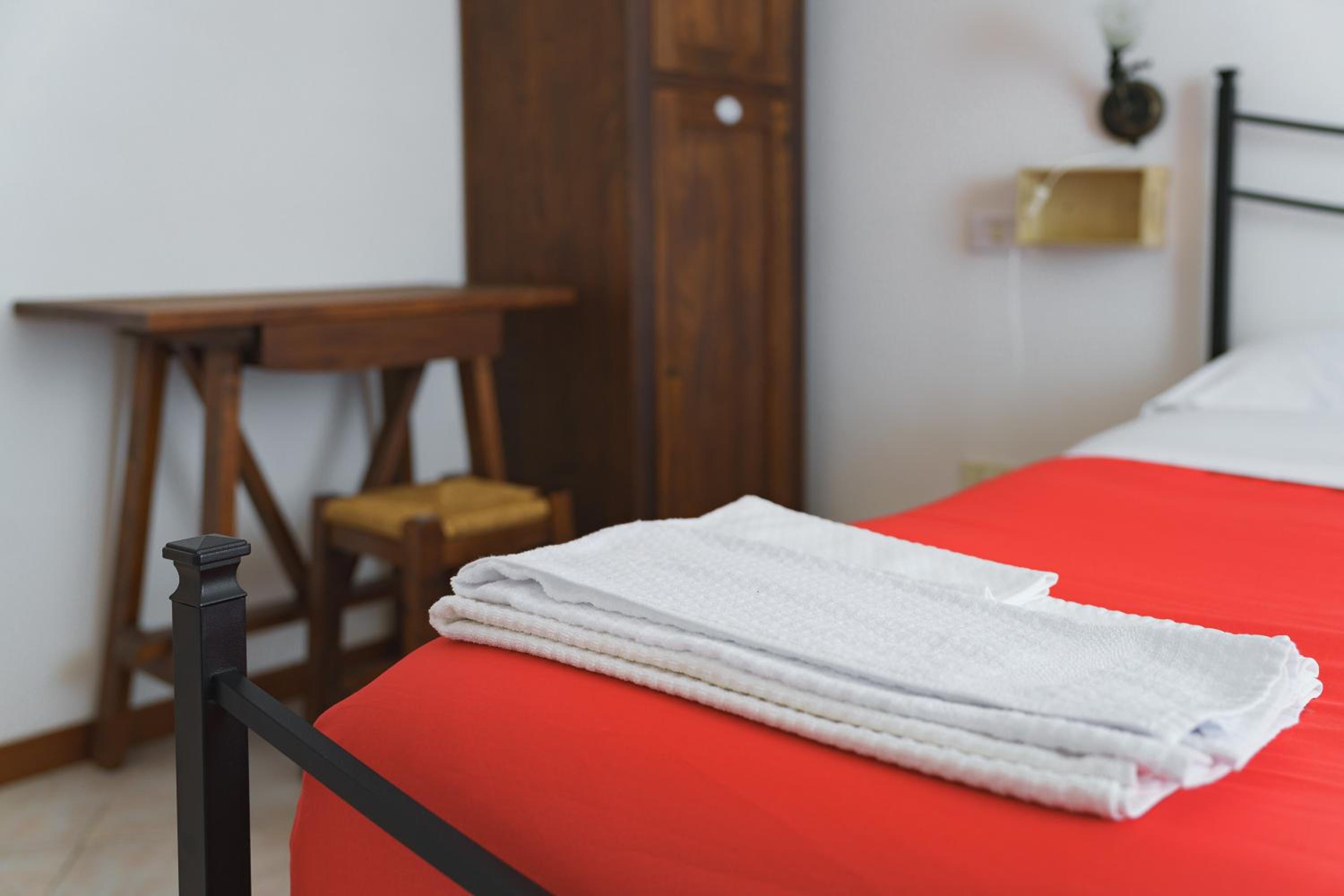 Deluxe Double or Twin Room - Photo 3